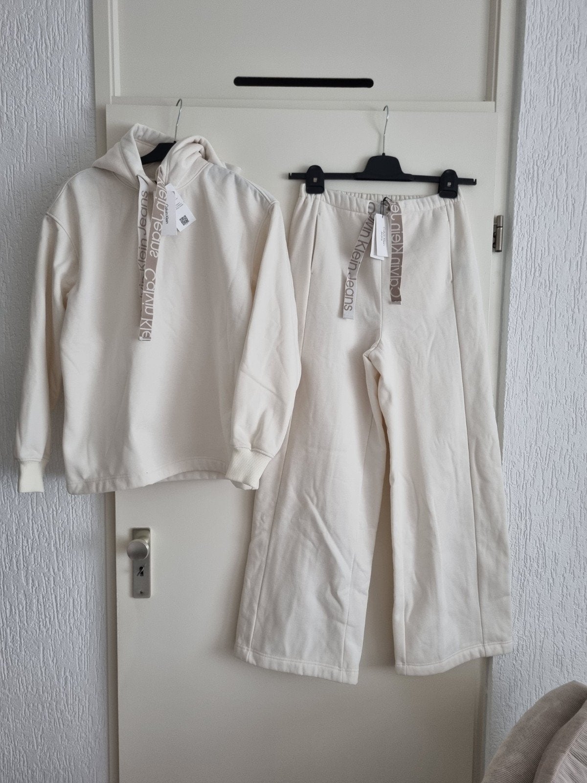 leuk pak trui met broek, Kleding | Dames, Huispakken, Overige kleuren, Nieuw, Ophalen of Verzenden, Calvin Klein Jeans