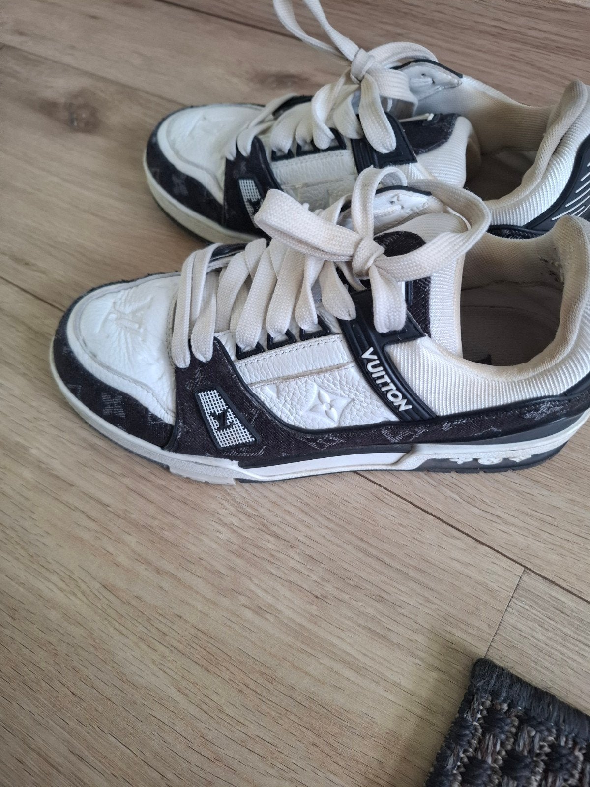 Louis Vuitton LV Trainer Sneakers – Zwart / Wit 38, Ophalen of Verzenden, Gebruikt, Jongen of Meisje, Schoenen