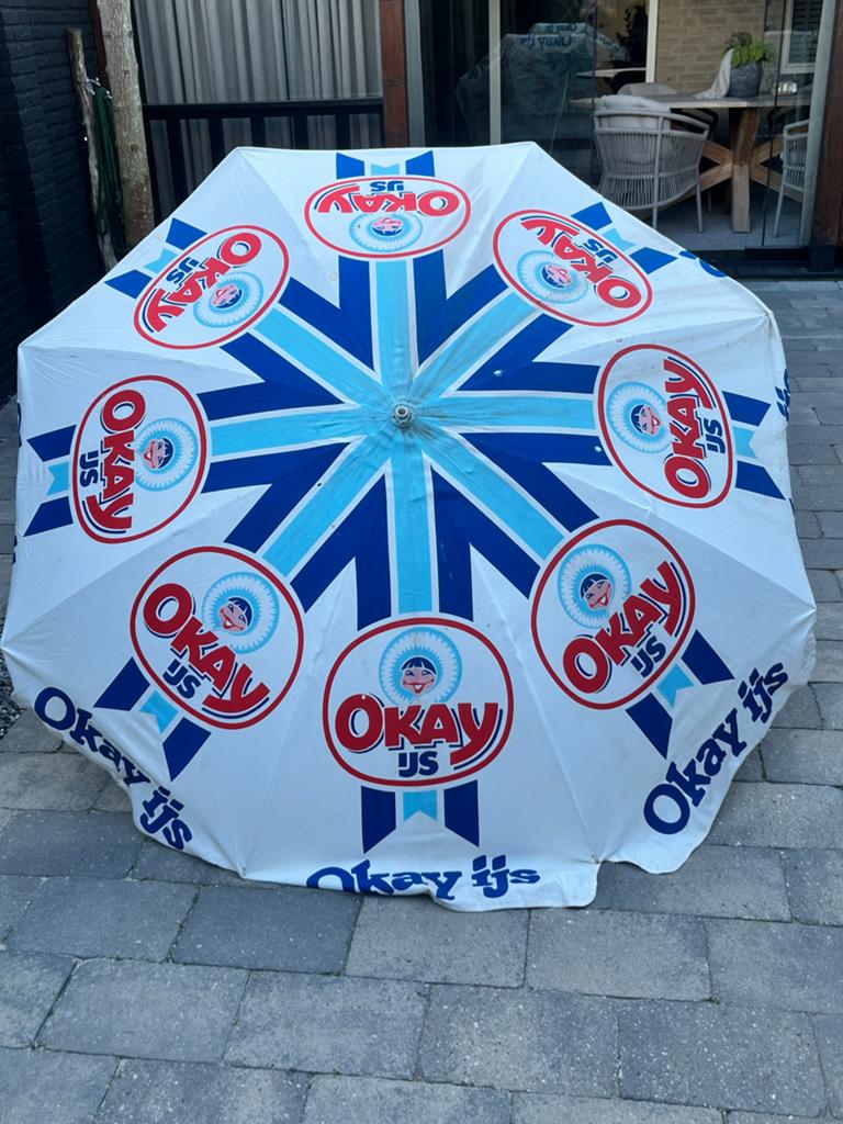 Vintage Okay IJs Parasol - Uniek en Decoratief, Ophalen of Verzenden, Gebruikt, 2 tot 3 meter, Stokparasol