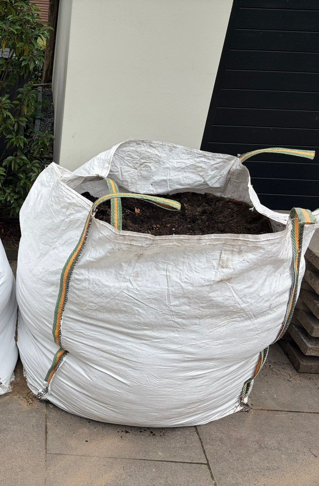 GRATIS Big bag zand (zwart/wit gemengd), Tuin en Terras, Ophalen, Gebruikt, Ophoogzand