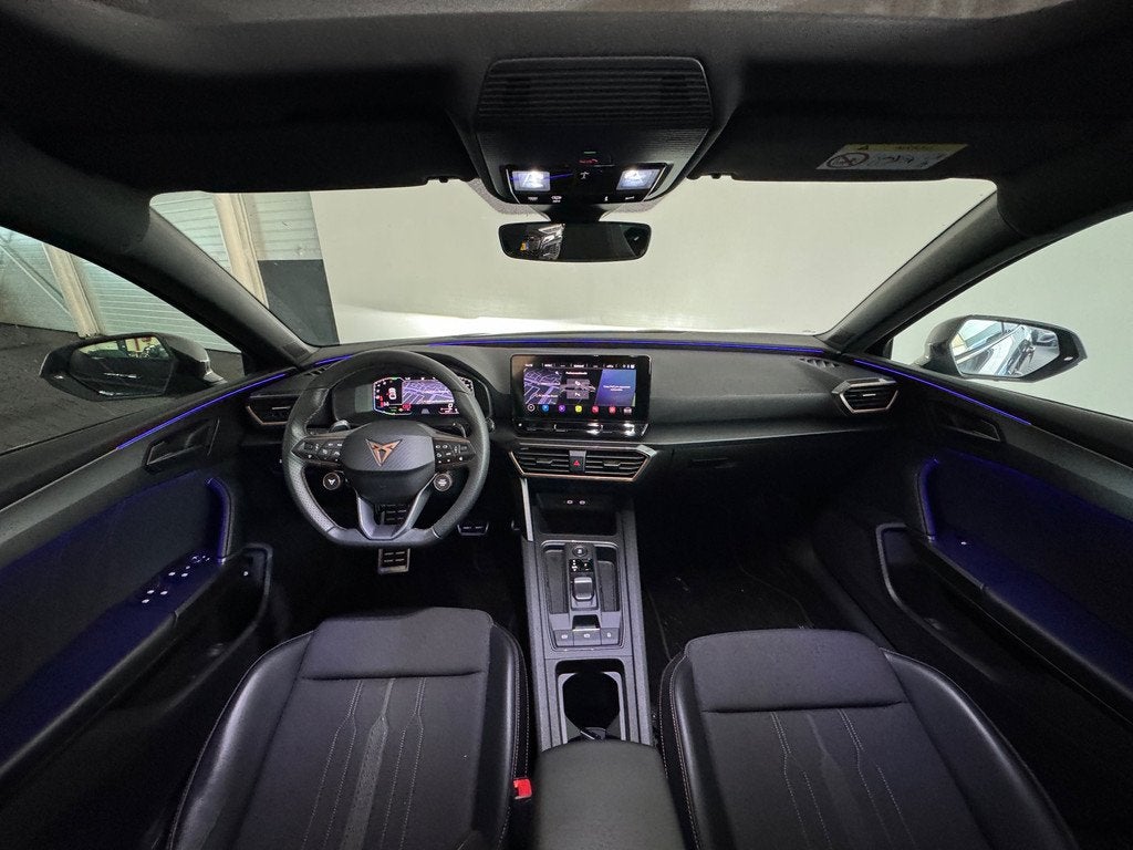 Cupra Leon 1.4 e-Hybrid VZ Business Pano|Sfeer|Camera|Keyles, Gebruikt, 4 cilinders, Leon, Leder en Stof