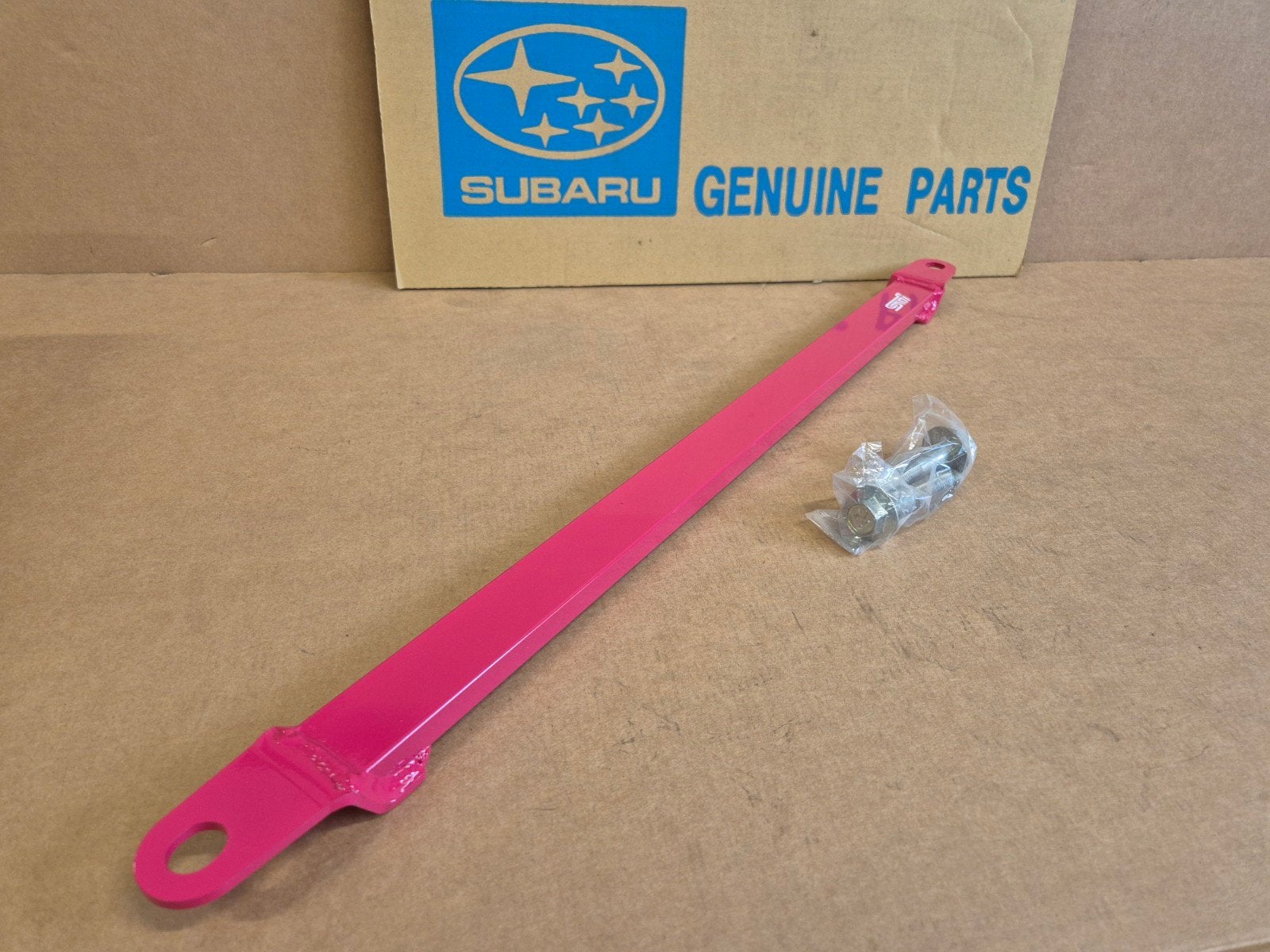 subaru impreza GD wrx sti lower bar ST205104S020 pink oem, Ophalen of Verzenden, Nieuw, Subaru