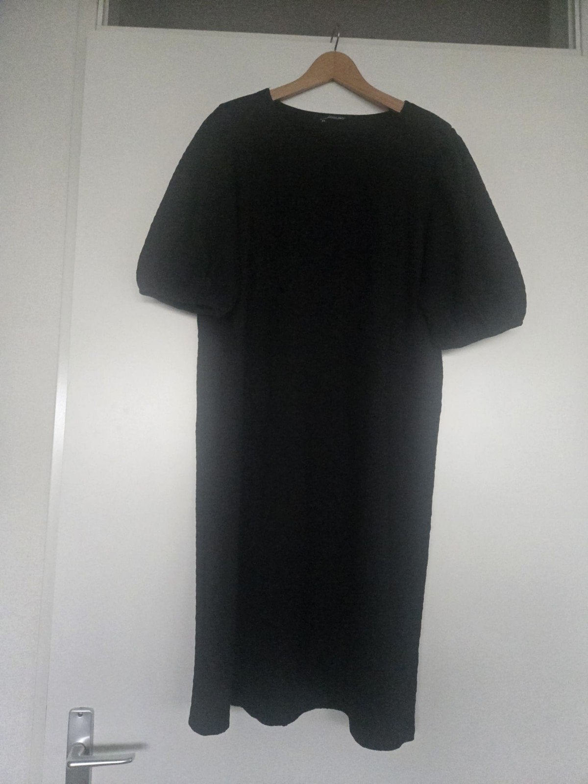 1x gedragen, zwart Norah jurkje met pofmouwen, maat 44.
95%, Kleding | Dames, Zwart, Maat 42/44 (L), Ophalen of Verzenden, Zo goed als nieuw