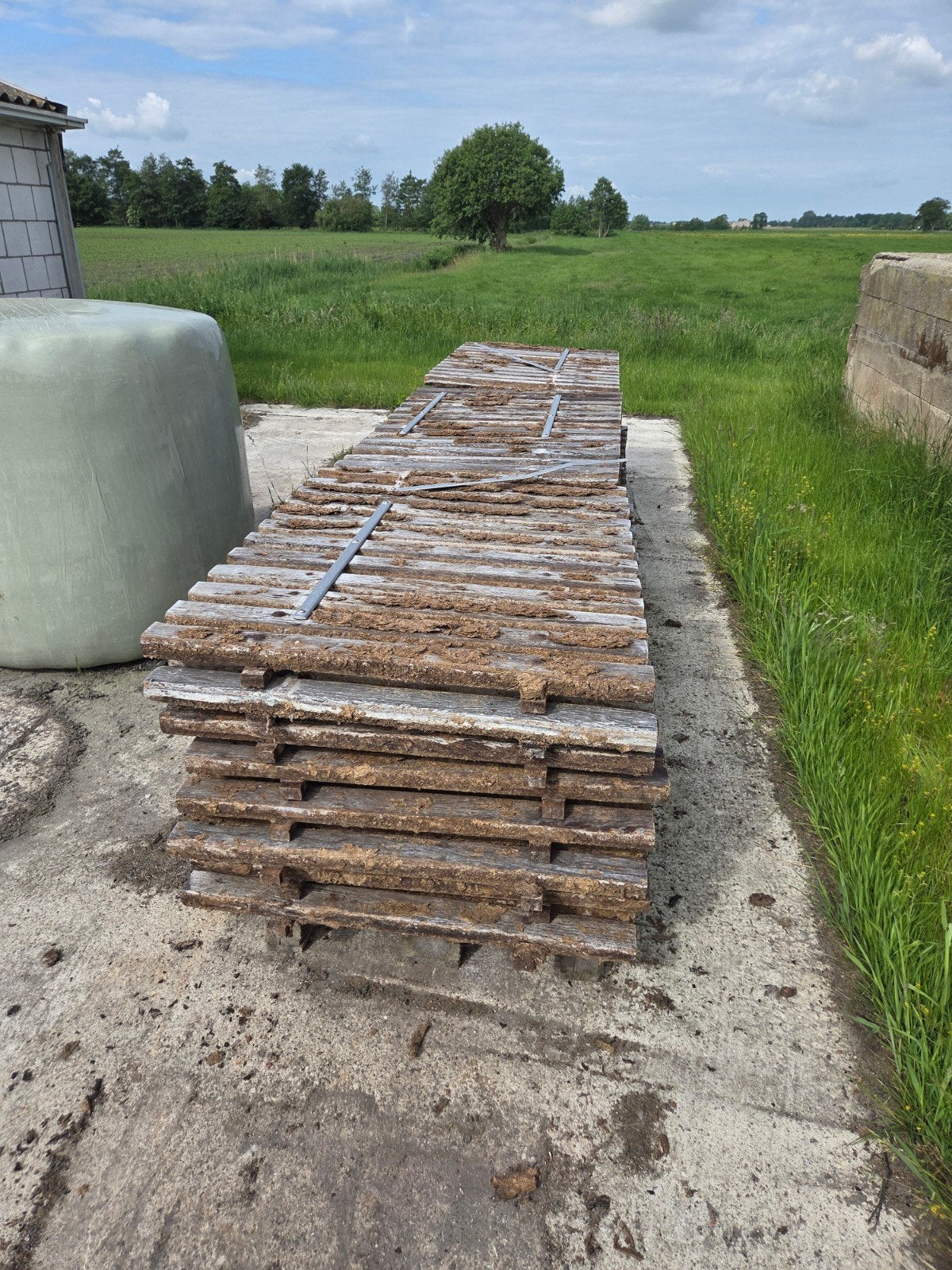 Stapel hardhouten roosters 100x140 cm, Doe-het-zelf en Verbouw, Hout en Planken, Ophalen, Gebruikt, 25 tot 50 mm, Overige typen