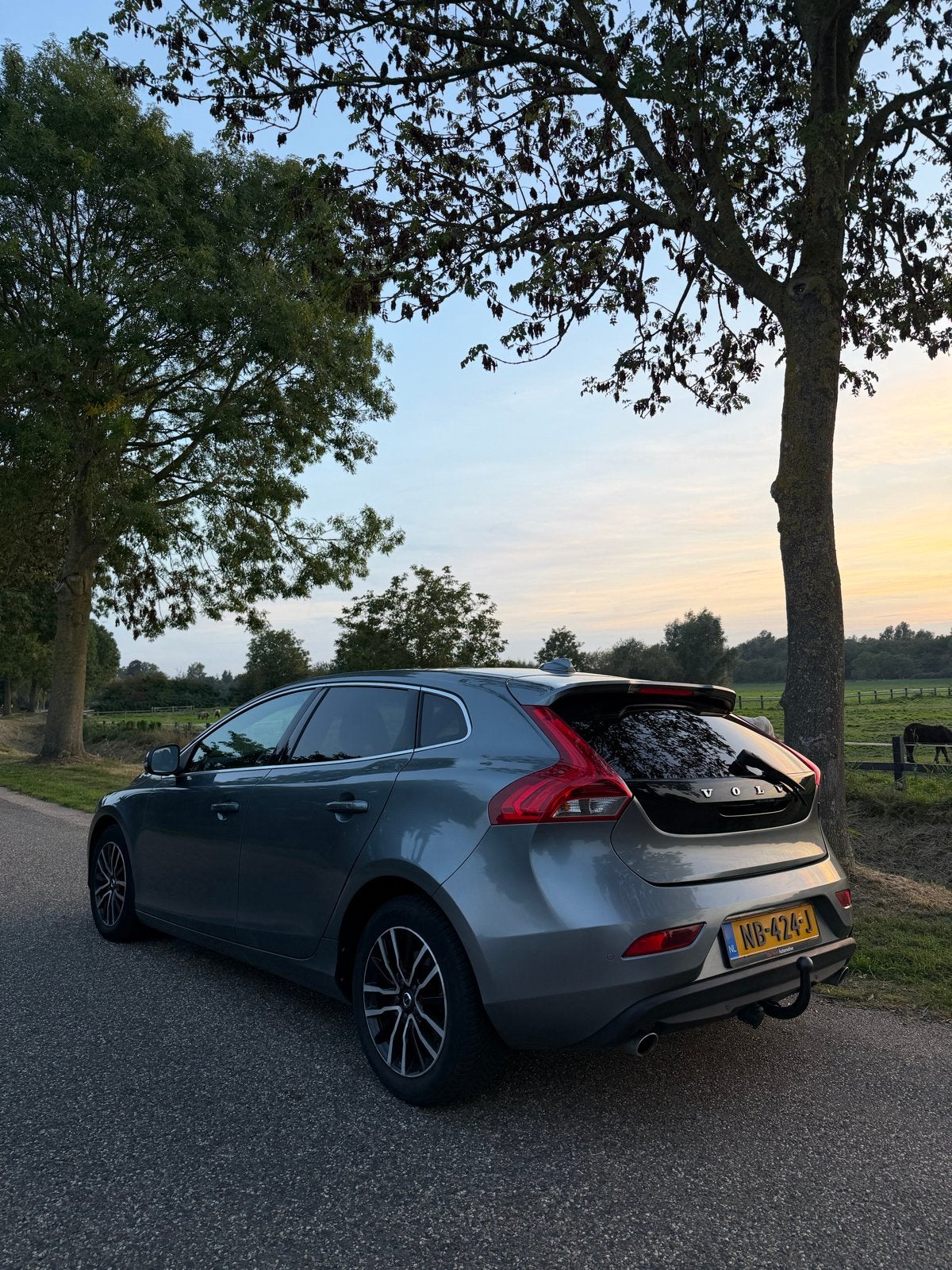 Volvo V40 Automaat | Panoramadak | Camera | Navigatie, Auto's, Zwart, Diesel, Particulier, 1386 kg