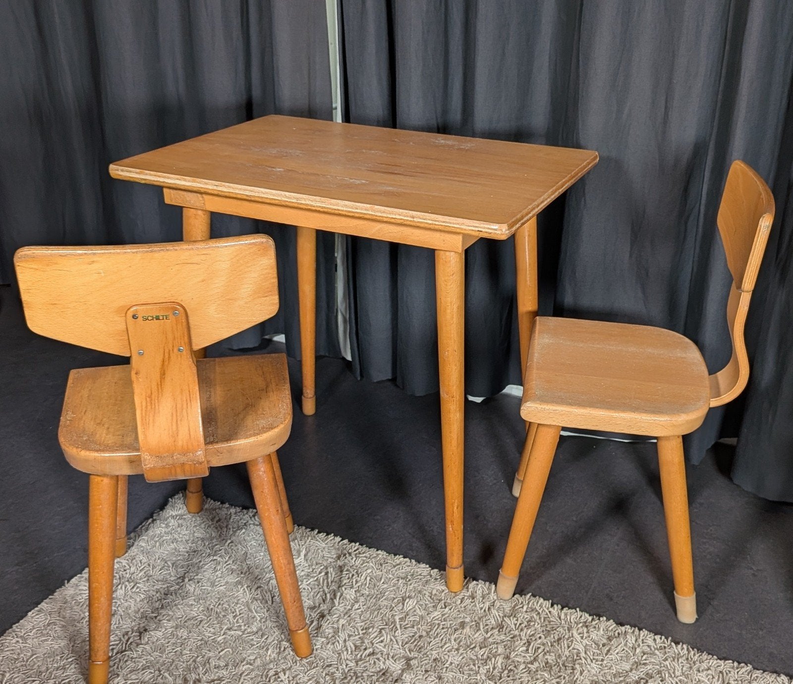 Vintage houten Schilte kinderbureau met twee stoelen, Ophalen
