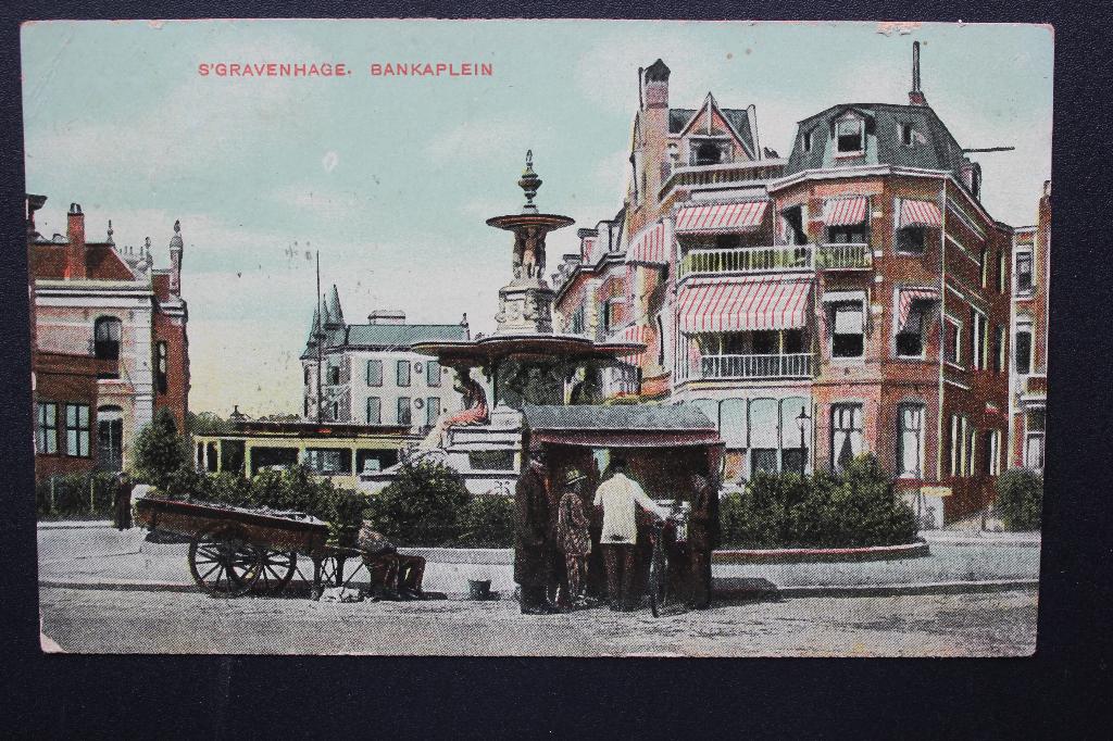 1909 ANSICHTKAART DEN HAAG BANKAPLEIN HANDKAR PERSONEN GEL., Ophalen of Verzenden, Voor 1920, Gelopen, Zuid-Holland