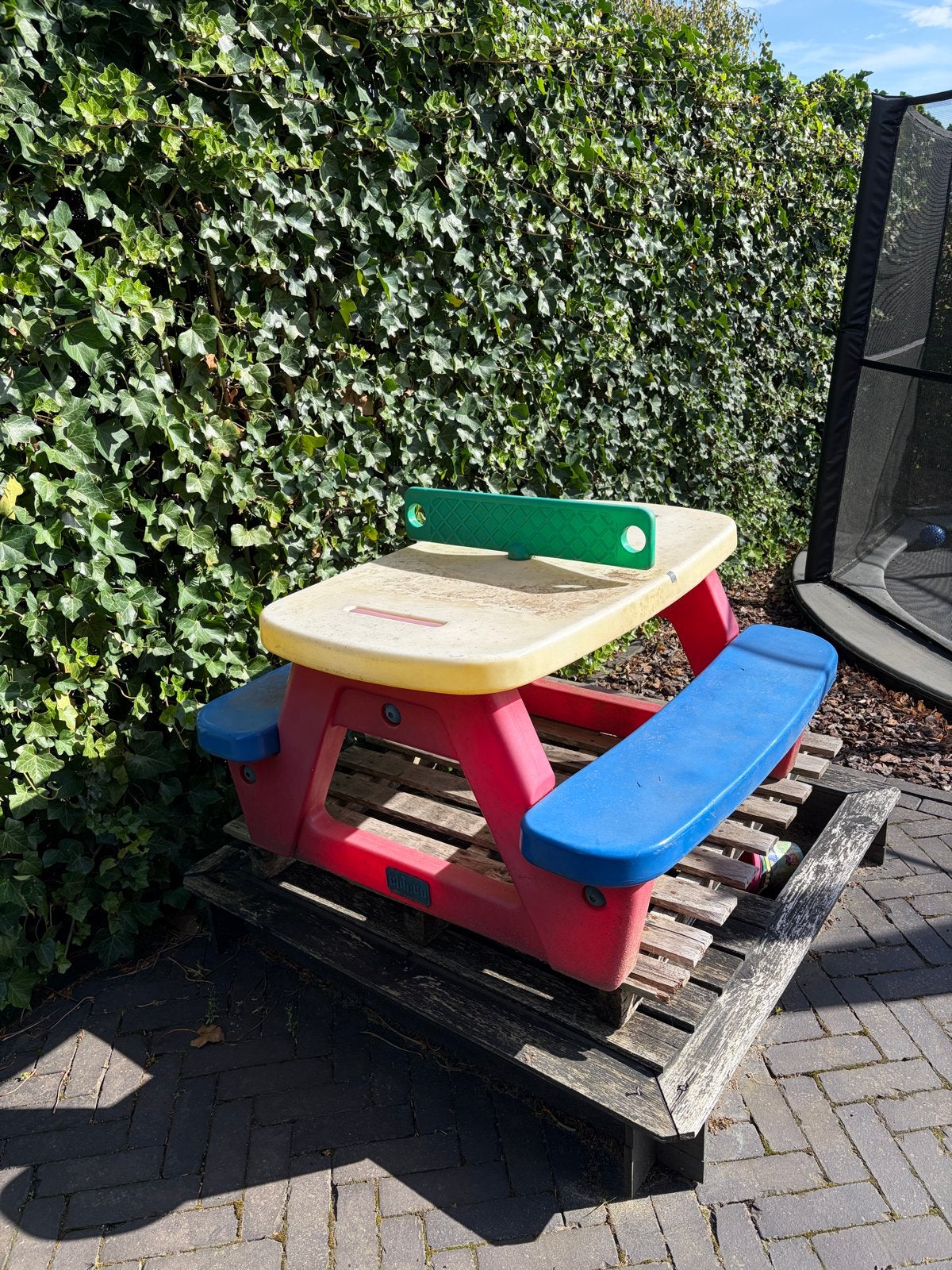 gratis afhalen- Kinder picknicktafel - Kleurrijk en stevig, Kinderen en Baby's, Ophalen, Gebruikt, Overige typen
