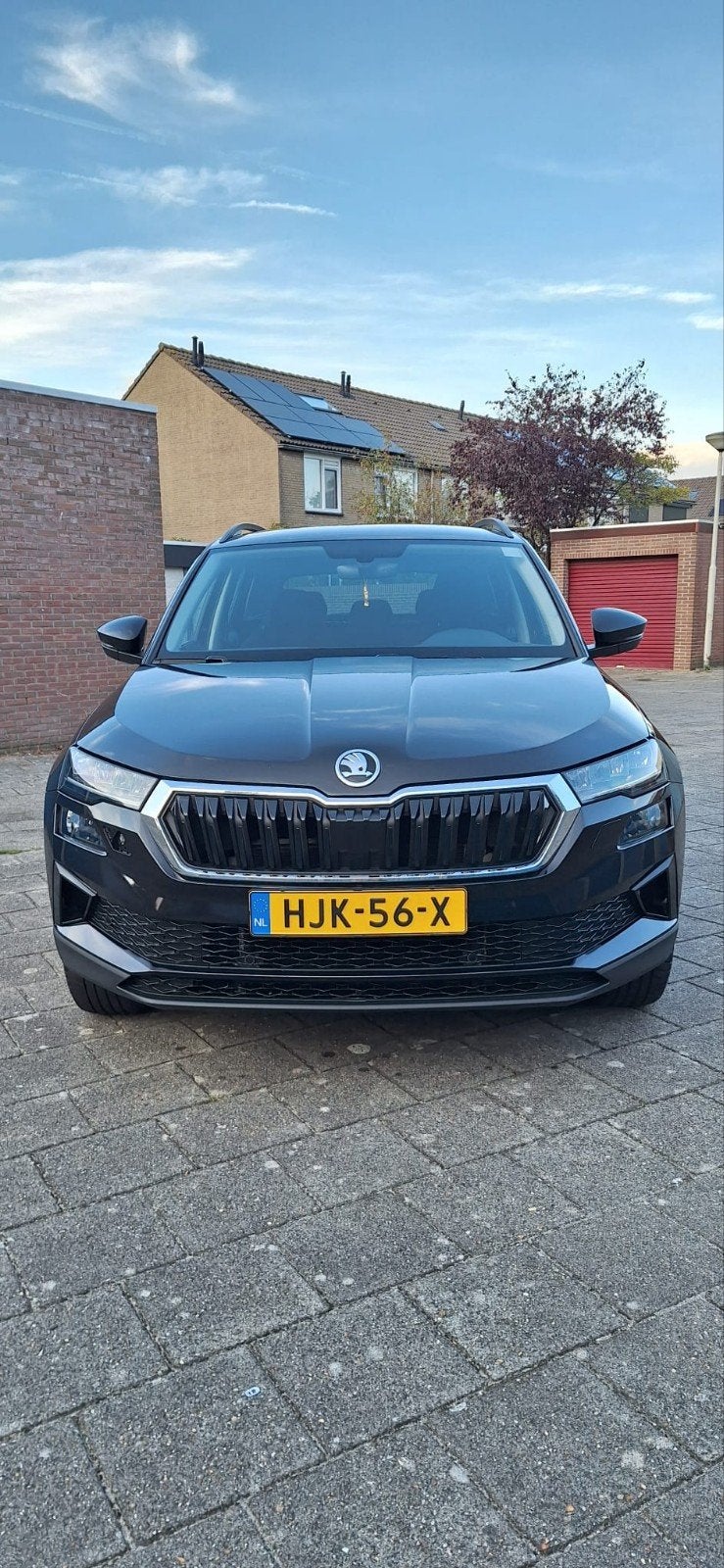 Skoda Karoq 1.5 TSI ACT Greentech 150pk Dsg-7 2024 Zwart, Auto's, 1498 cc, 4 cilinders, 700 kg, Zwart