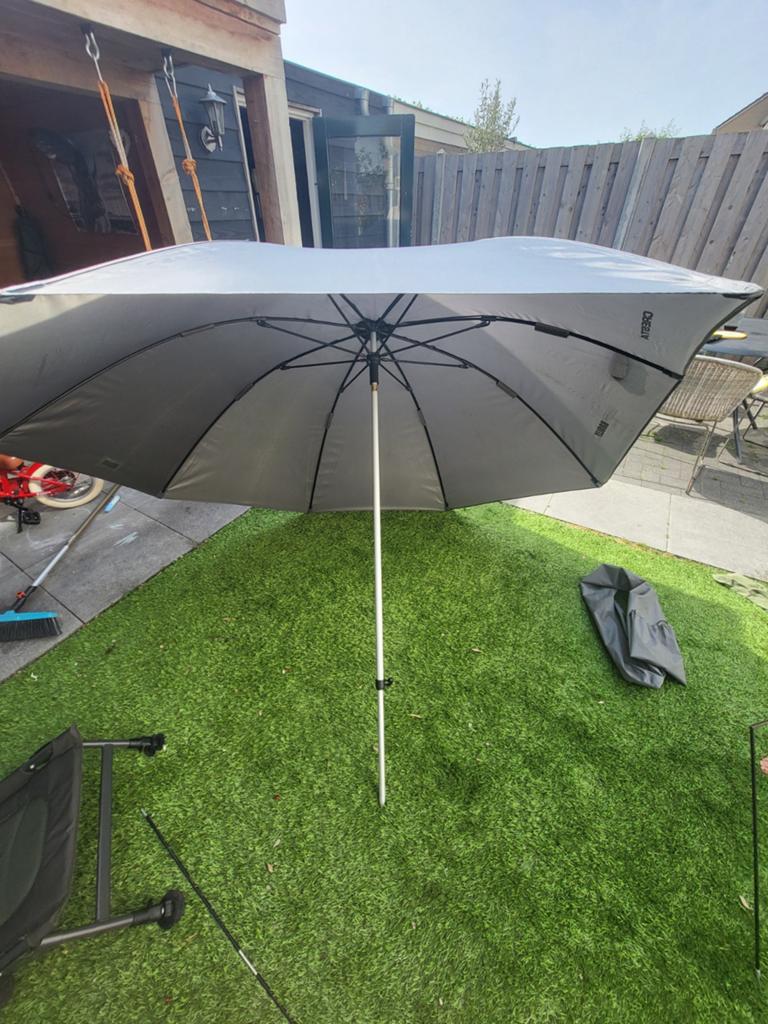 Brolly Parasol - Grijs, verstelbaar en kantelbaar, Watersport en Boten, Ophalen, Zo goed als nieuw