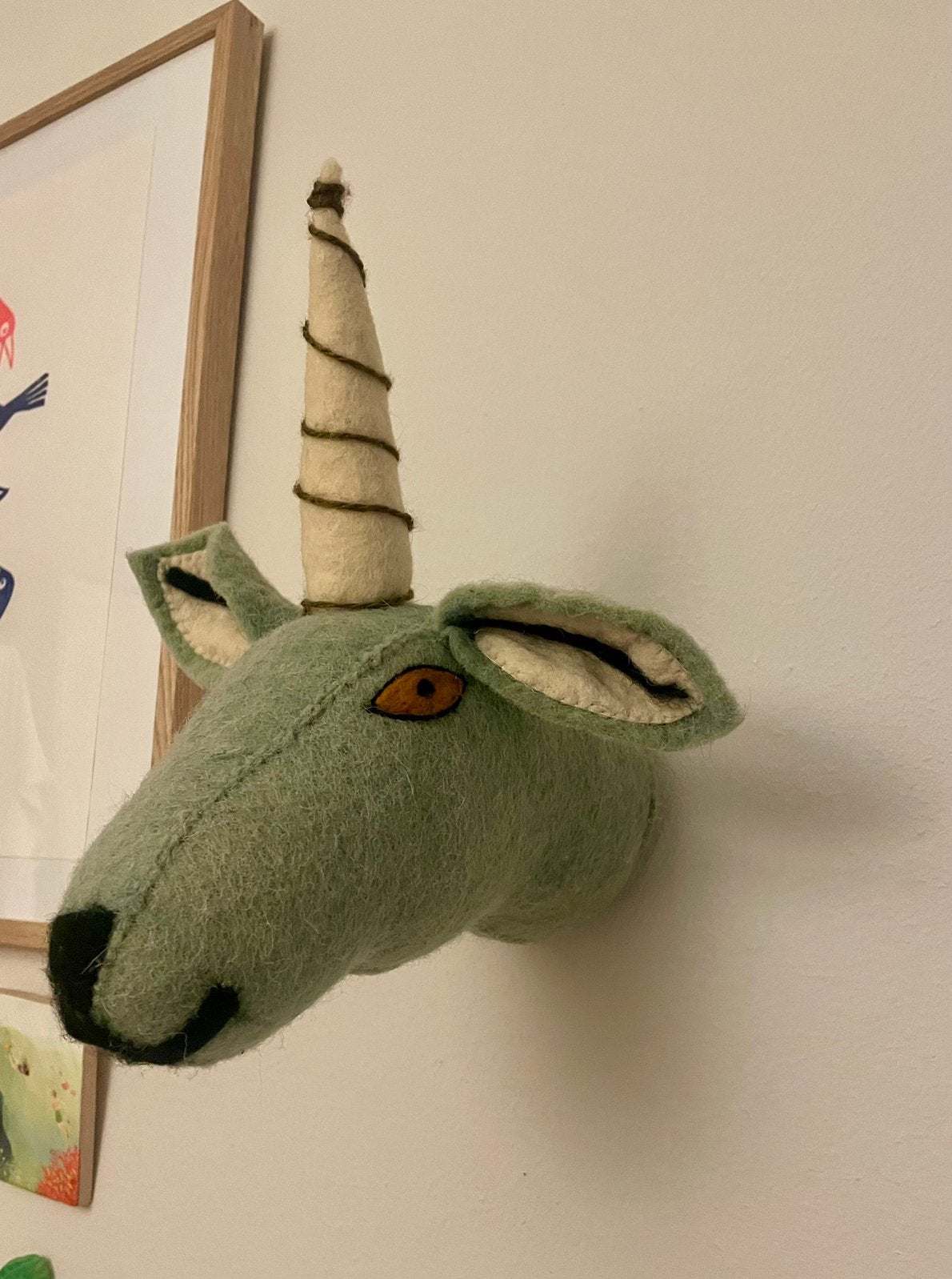 Wanddecoratie unicorn/geit van vilt, Grijs, Ophalen of Verzenden, Zo goed als nieuw, Wanddecoratie