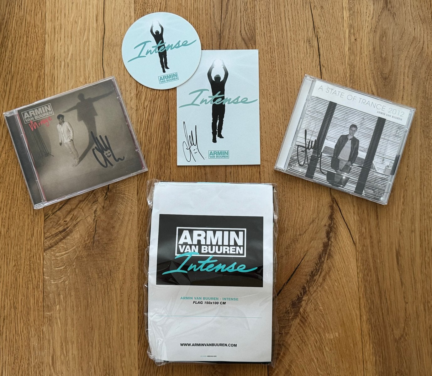 Armin van Buuren gesigneerde albums + Intense vlag & sticker, Trance, Ophalen of Verzenden, Zo goed als nieuw, Gesigneerd