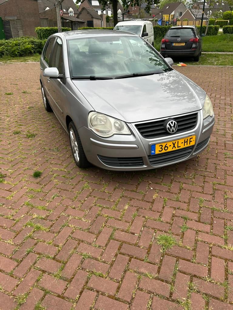 Volkswagen Polo 1.4 16V 59KW 2007 Grijs, Auto's, Voorwielaandrijving, 40 €/maand, 4 cilinders, Handgeschakeld