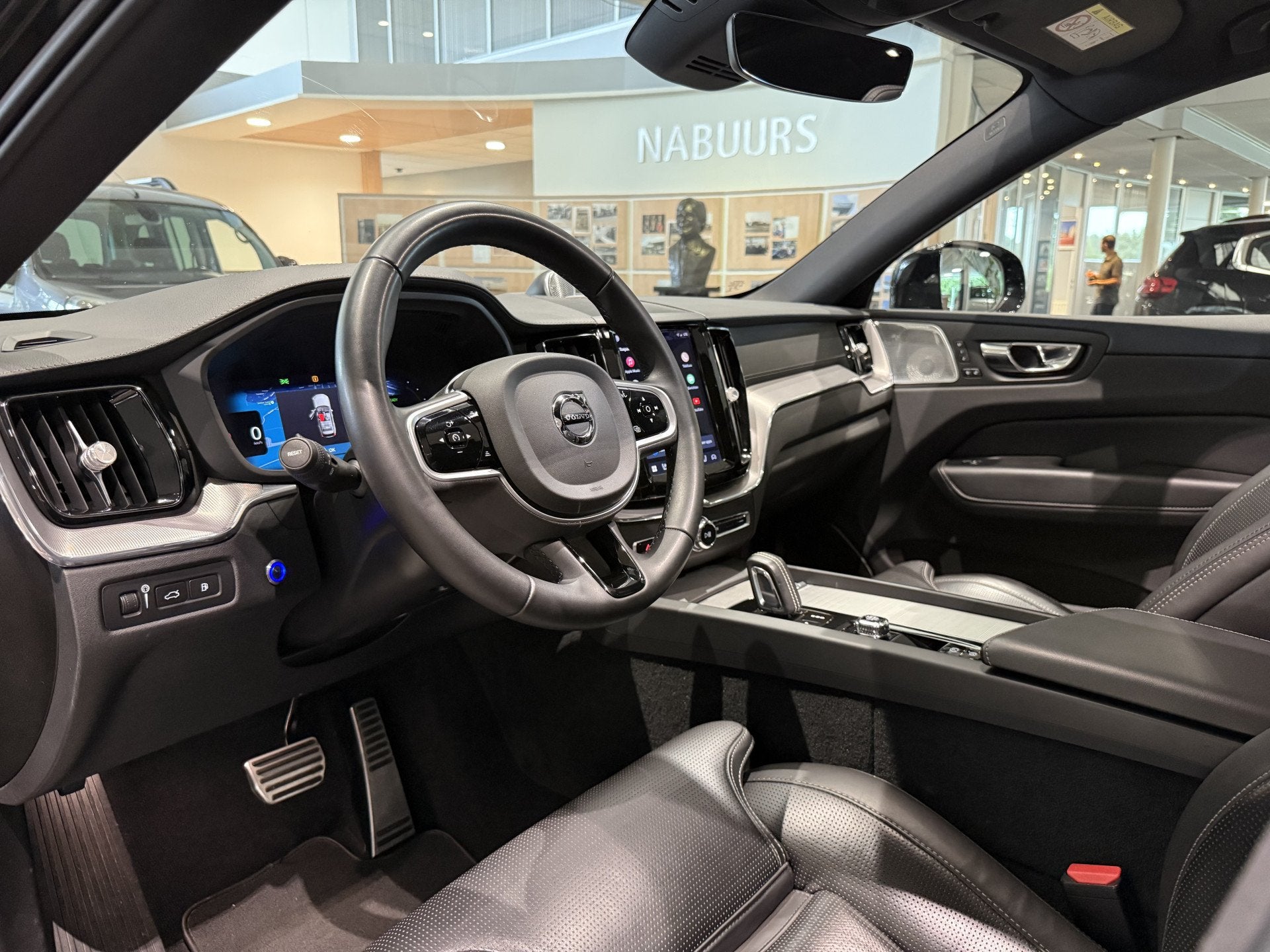 Volvo XC60 2.0 T8 Plug-in AWD, HEICO, B&W, Luchtvering, Trek, Auto's, Volvo, Automaat, 12 maanden, Gebruikt, Euro 6