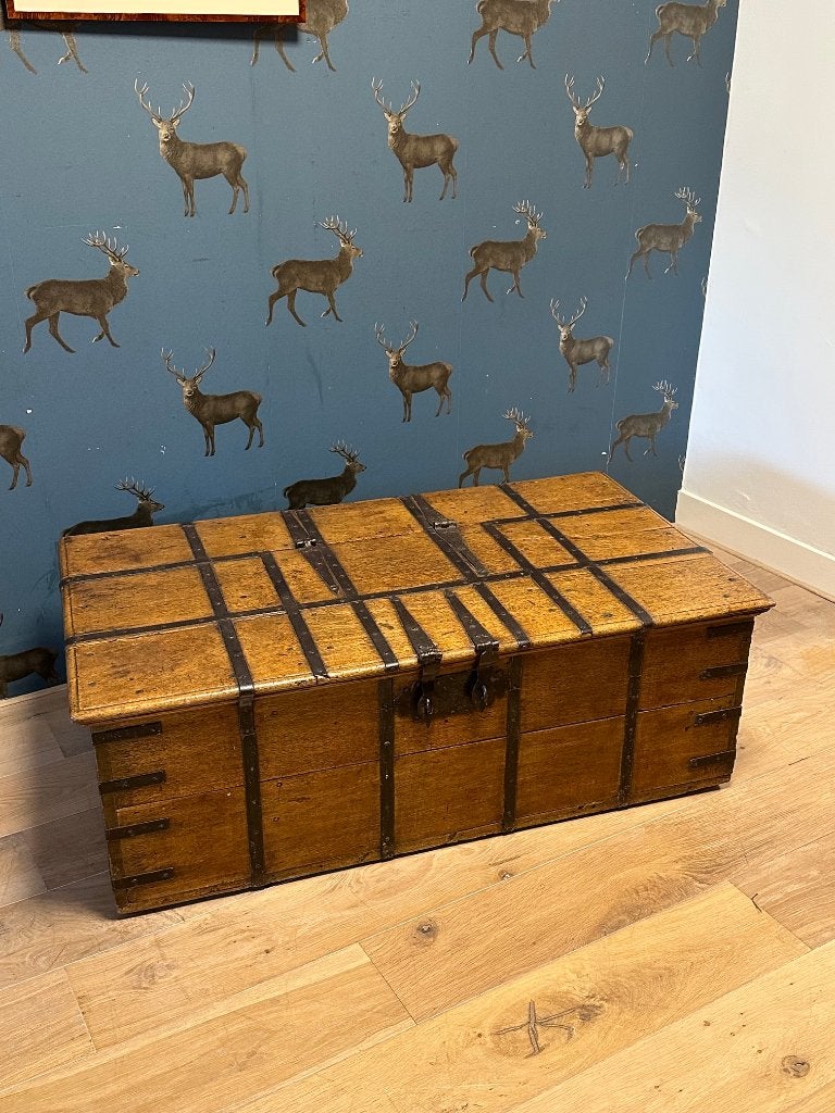 Antieke kist / salontafel, Ophalen of Verzenden