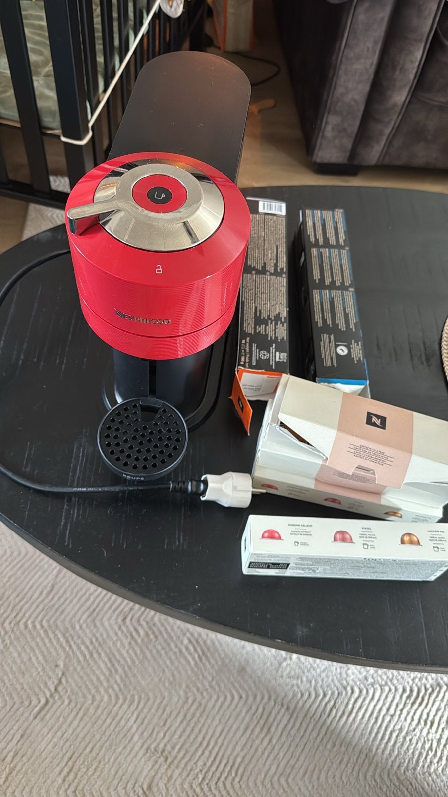 Nespresso Vertuo Next Koffiemachine met cups, Ophalen, Zo goed als nieuw, Koffiemachine, Koffiepads en cups