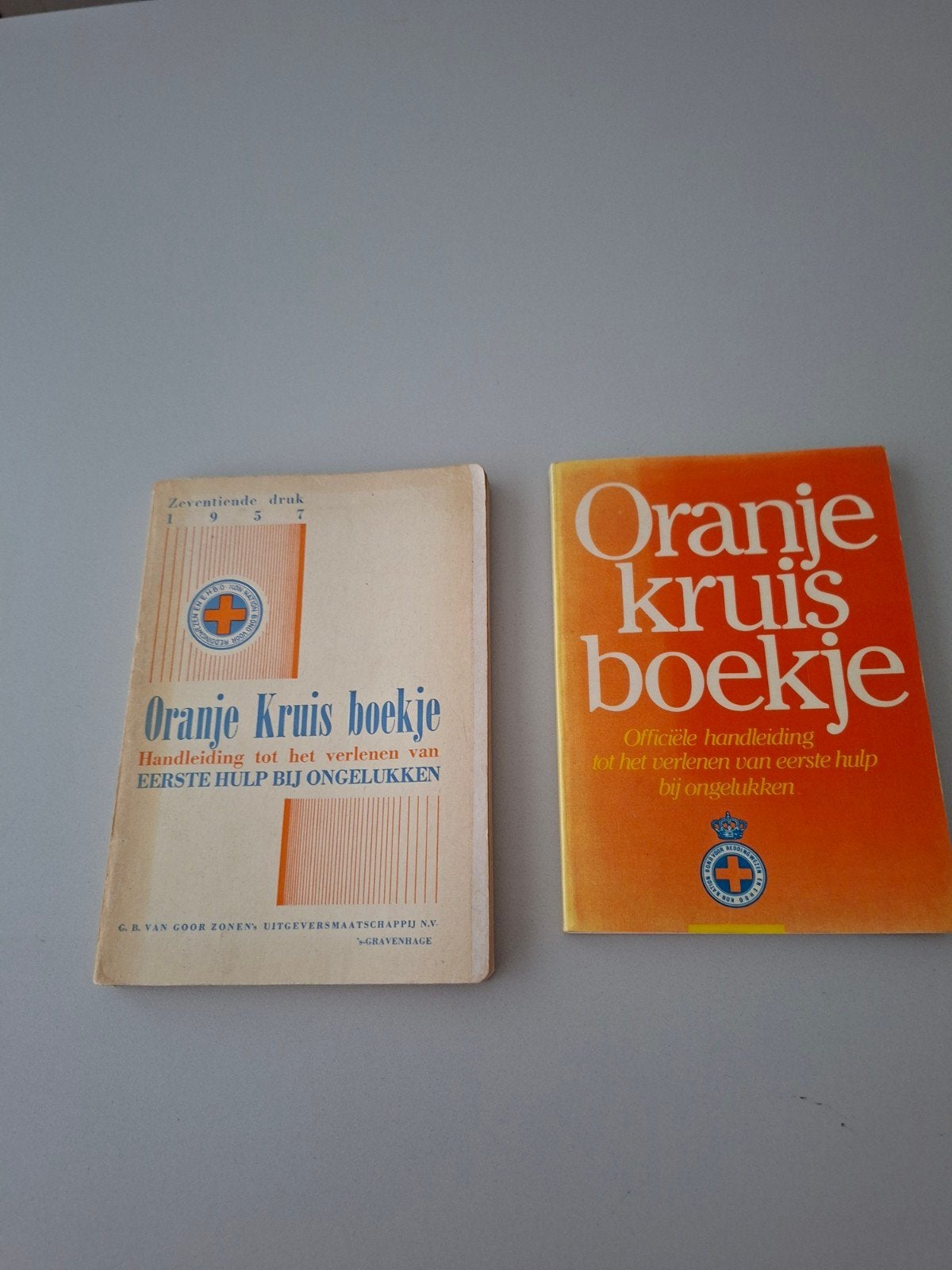 Oranje Kruis EHBO BOEKJES, Ophalen of Verzenden, Gelezen