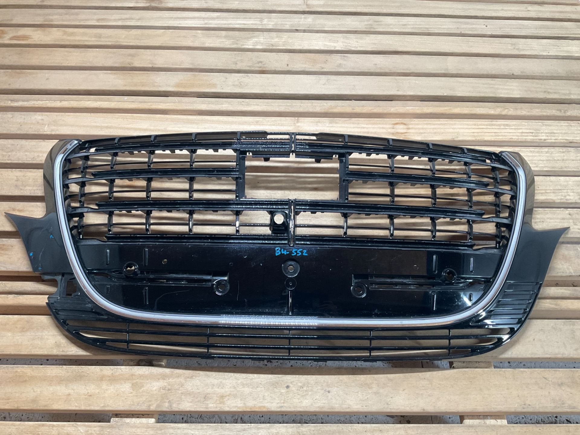 Bumper Grill Mercedes V Klasse W447 2025-2026 Hoogglans Gril, Gebruikt, Mercedes-Benz AG, Voor, Mercedes-Benz