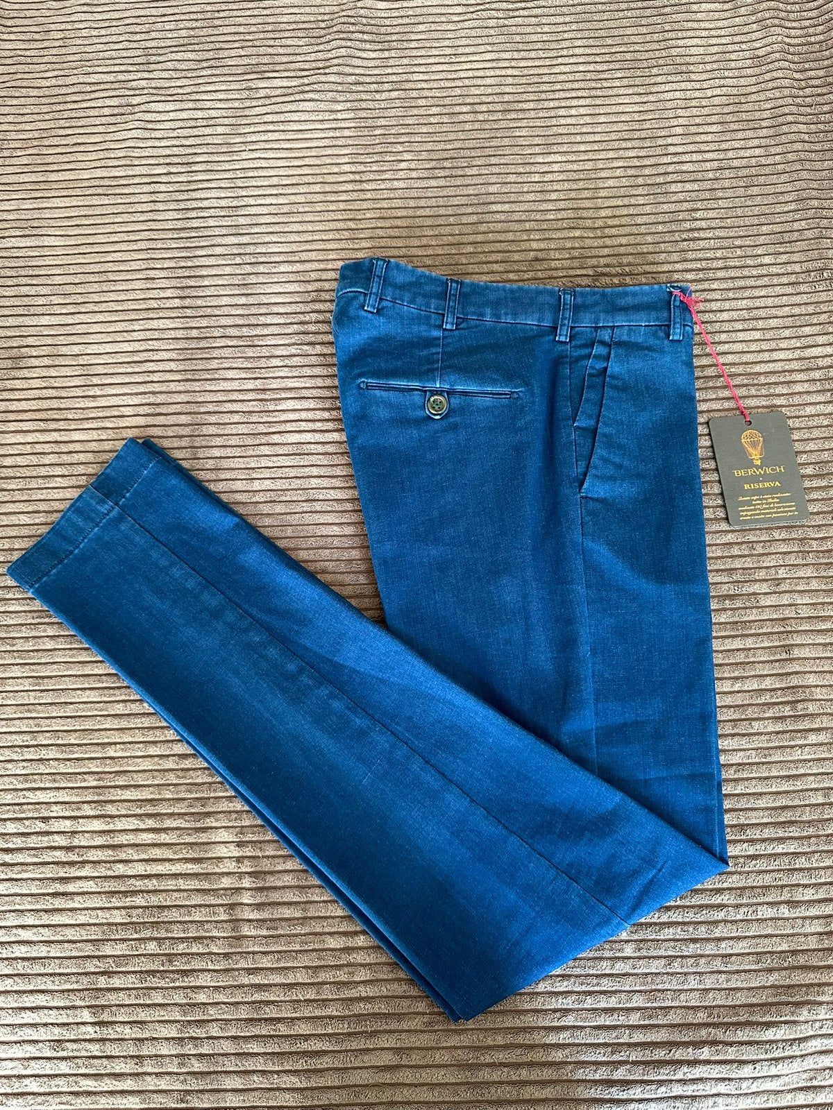 Nieuwe Berwich chino – denim blauw – maat 46 – Made in Italy, Verzenden, Nieuw, Maat 46 (S) of kleiner, Blauw