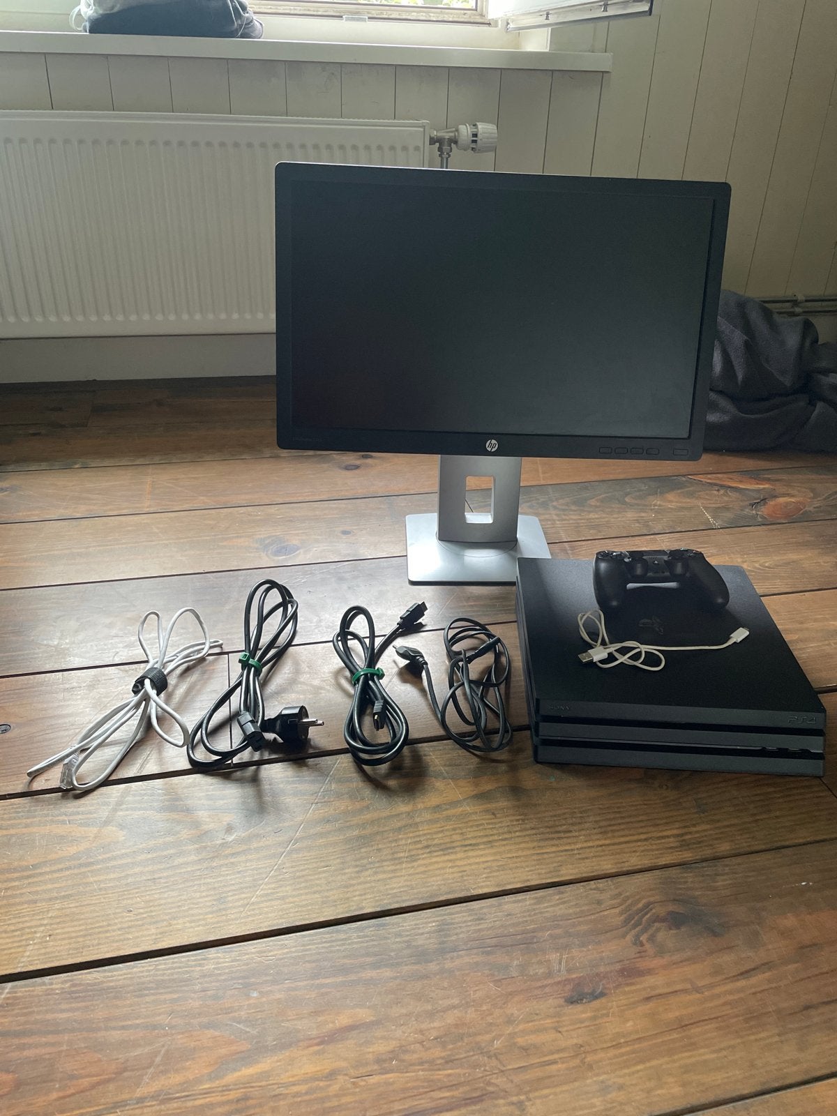 PS4 Pro met controller en HP EliteDisplay E232 monitor, Ophalen, Zo goed als nieuw, Met 1 controller, Pro