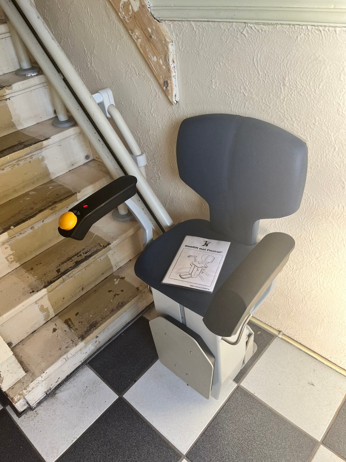 Otolift traplift, recht gewoon werkend, Eindhoven, Ophalen, Gebruikt, Recht