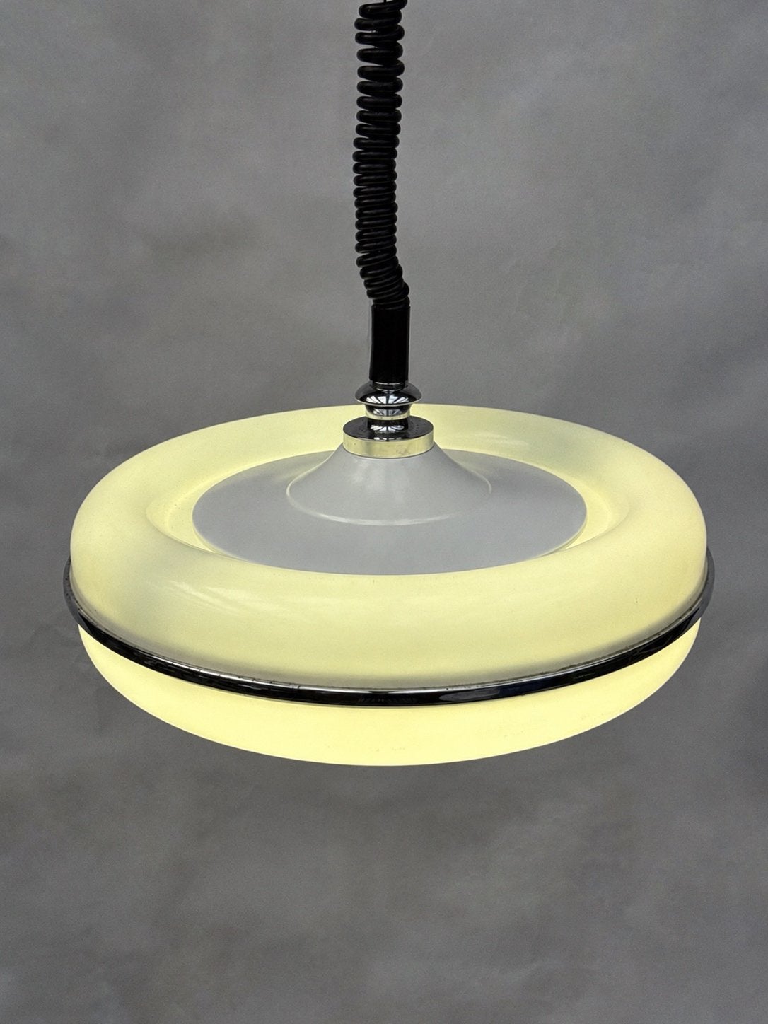 Vintage Massive UFO Lamp, Space Age Italiaans Design Retro, Huis en Inrichting, Lampen | Hanglampen, Gebruikt, Space Age Ufo, Metaal