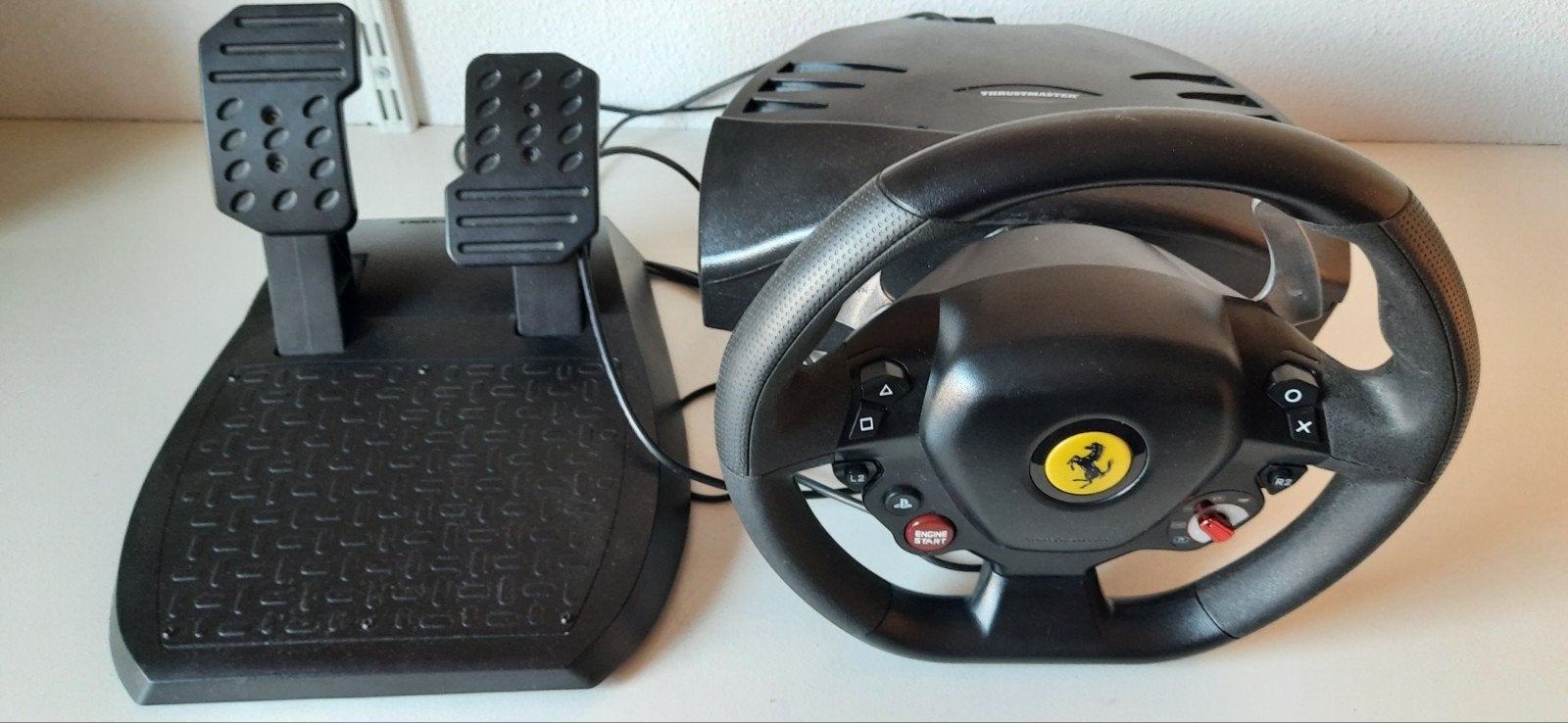 Thrustmaster T80 Ferrari 488 GTB Edition racestuur + pedalen, Ophalen of Verzenden, Gebruikt, Stuur of Pedalen, PlayStation 4