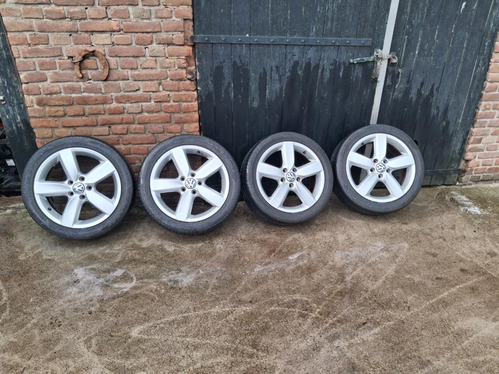 Volkswagen wielen 225/452R17, Auto-onderdelen, Banden en Velgen, Gebruikt, Velg(en), 17 inch, Ophalen of Verzenden