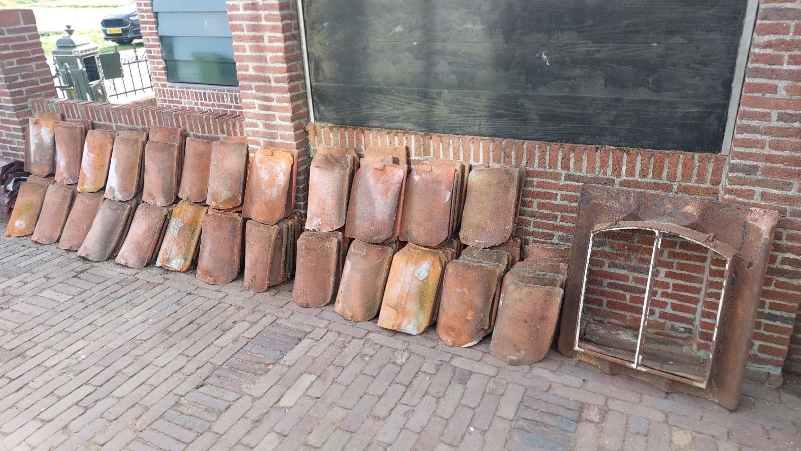 Hollandse dakpannen, nokvorsten en gietijzeren dakraam, Ophalen, Gebruikt, Steen of Klei, 15 m² of meer
