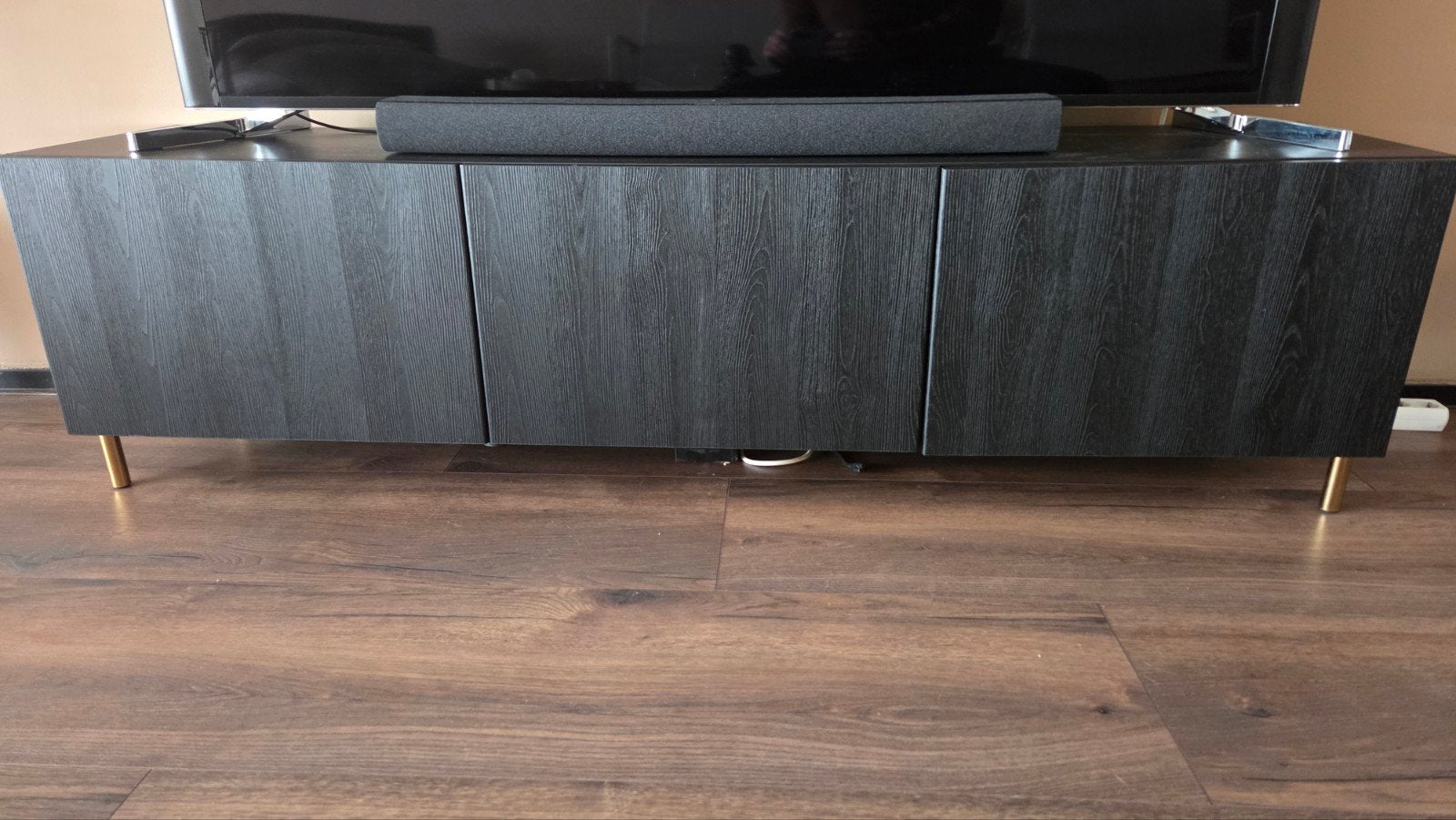 IKEA TV-meubel zwart met gouden pootjes, Ophalen, 150 tot 200 cm, Zo goed als nieuw, 25 tot 50 cm