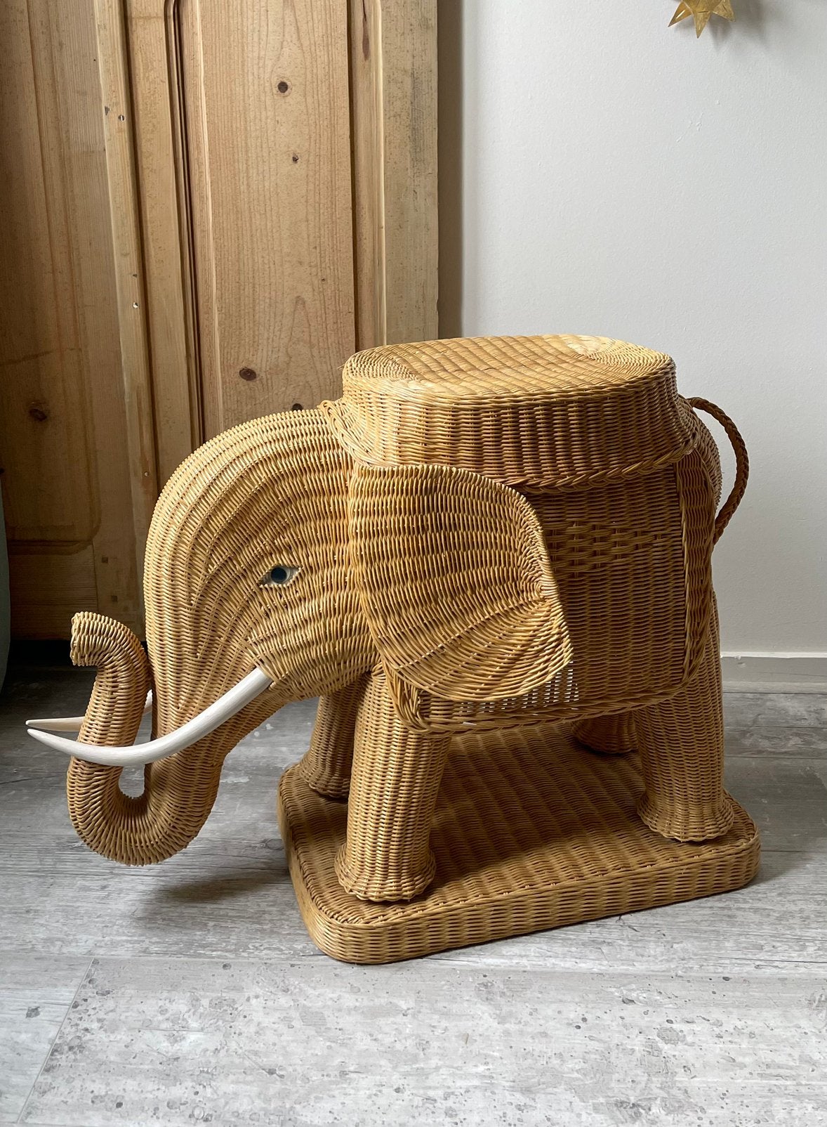 Vintage rotan olifant bijzettafel/nachtkastje, Overige materialen, Vintage, Zo goed als nieuw, Overige vormen