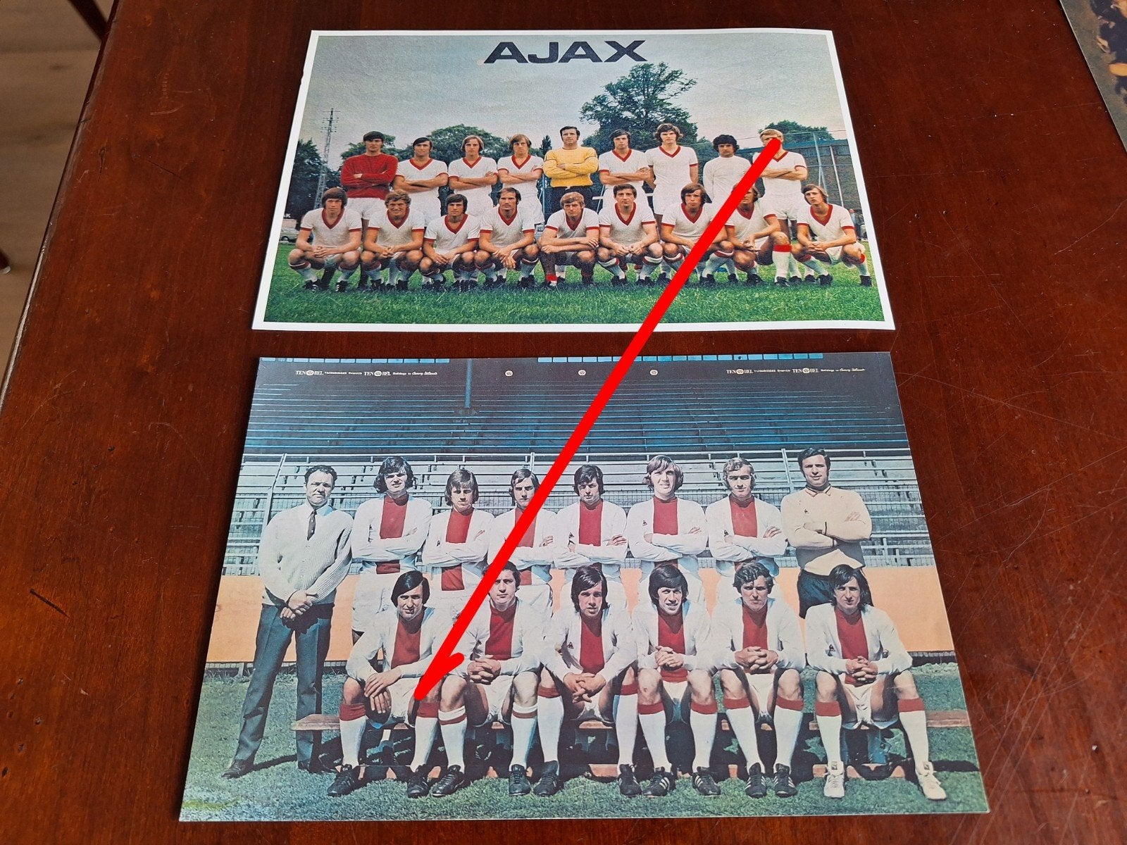 2x Ajax elftalfoto met Johan Cruijff - A5 formaat, Verzamelen, Sportartikelen en Voetbal, Verzenden, Zo goed als nieuw, Ajax, Poster, Plaatje of Sticker
