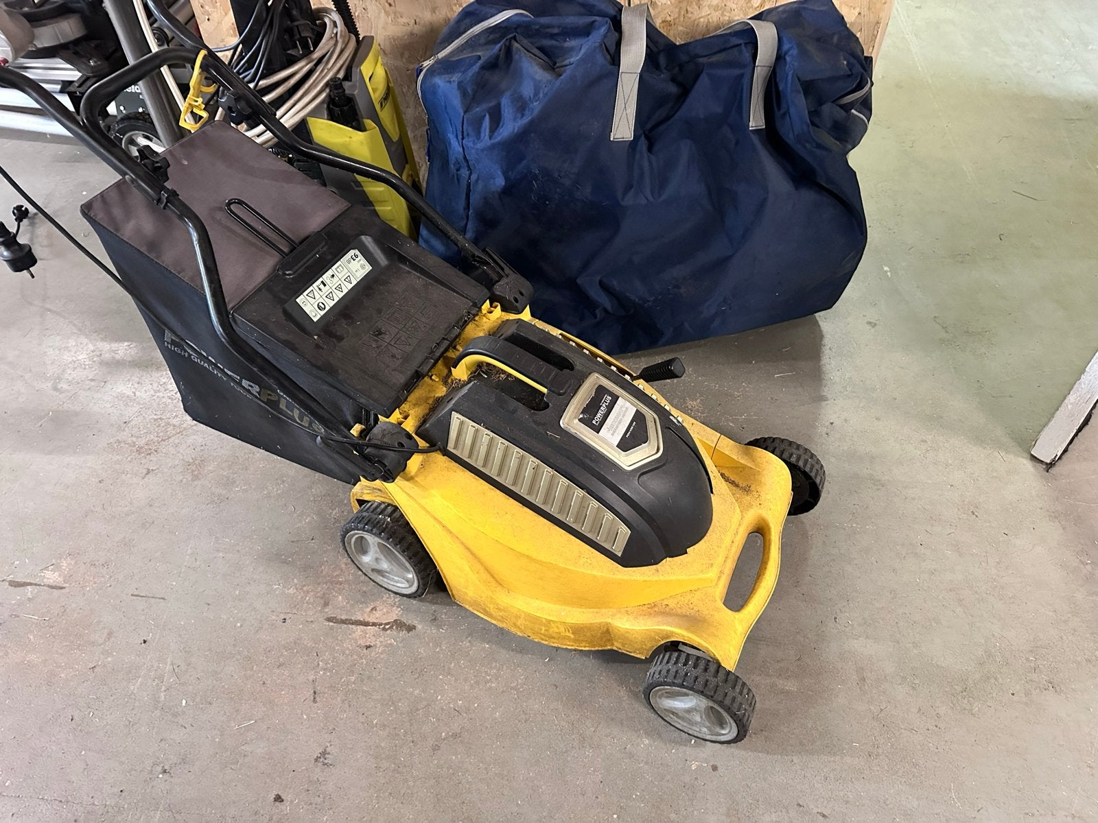 Powerplus Elektrische Grasmaaier 1800W, Tuin en Terras, Grasmaaiers, Ophalen, Cirkelmaaier, Gebruikt, Elektrische grasmaaier