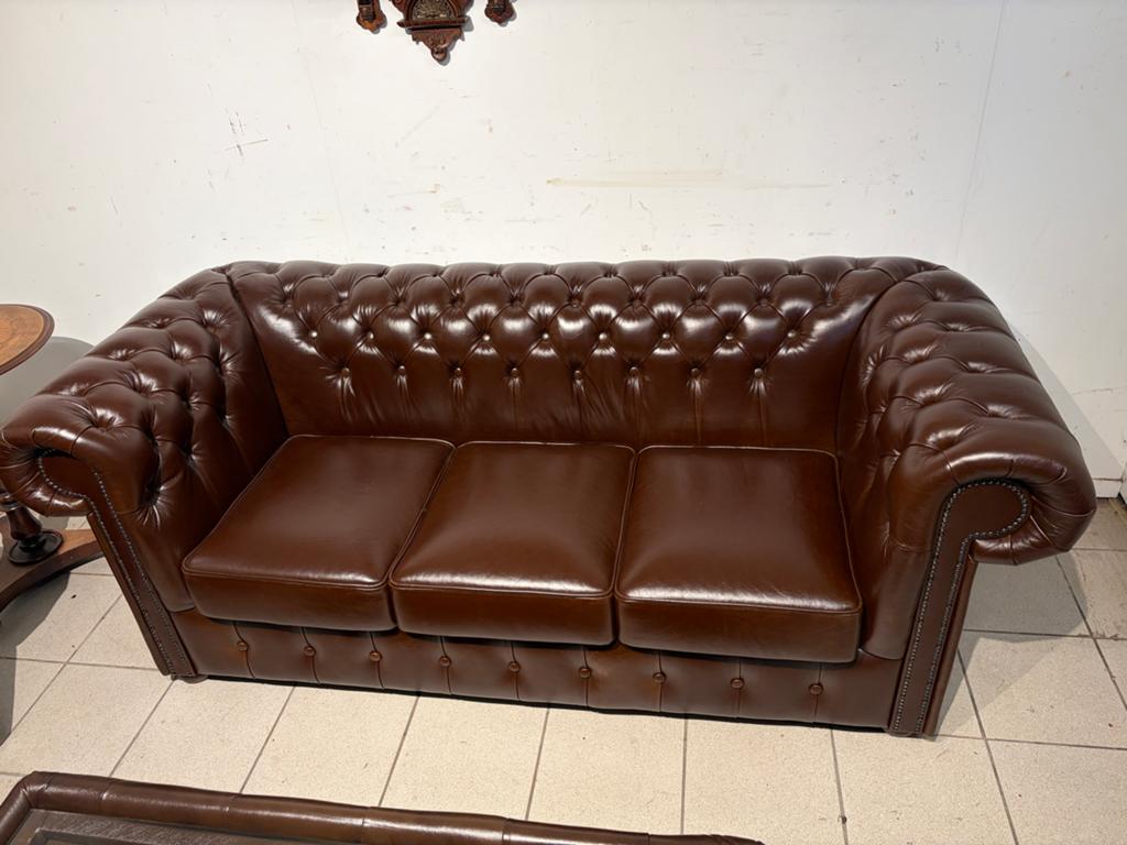 Chesterfield bankstel (2-zits, 3-zits) en salontafel, Ophalen, 7671cm, Chesterfield, Zo goed als nieuw