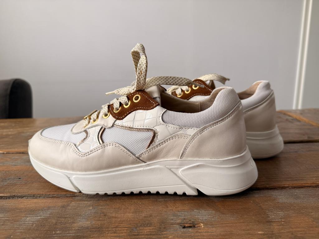 Footnotes sneakers z.g.a.n. maat 40 G wijd, Kleding | Dames, Schoenen, Beige, Ophalen of Verzenden, Sneakers of Gympen, Zo goed als nieuw