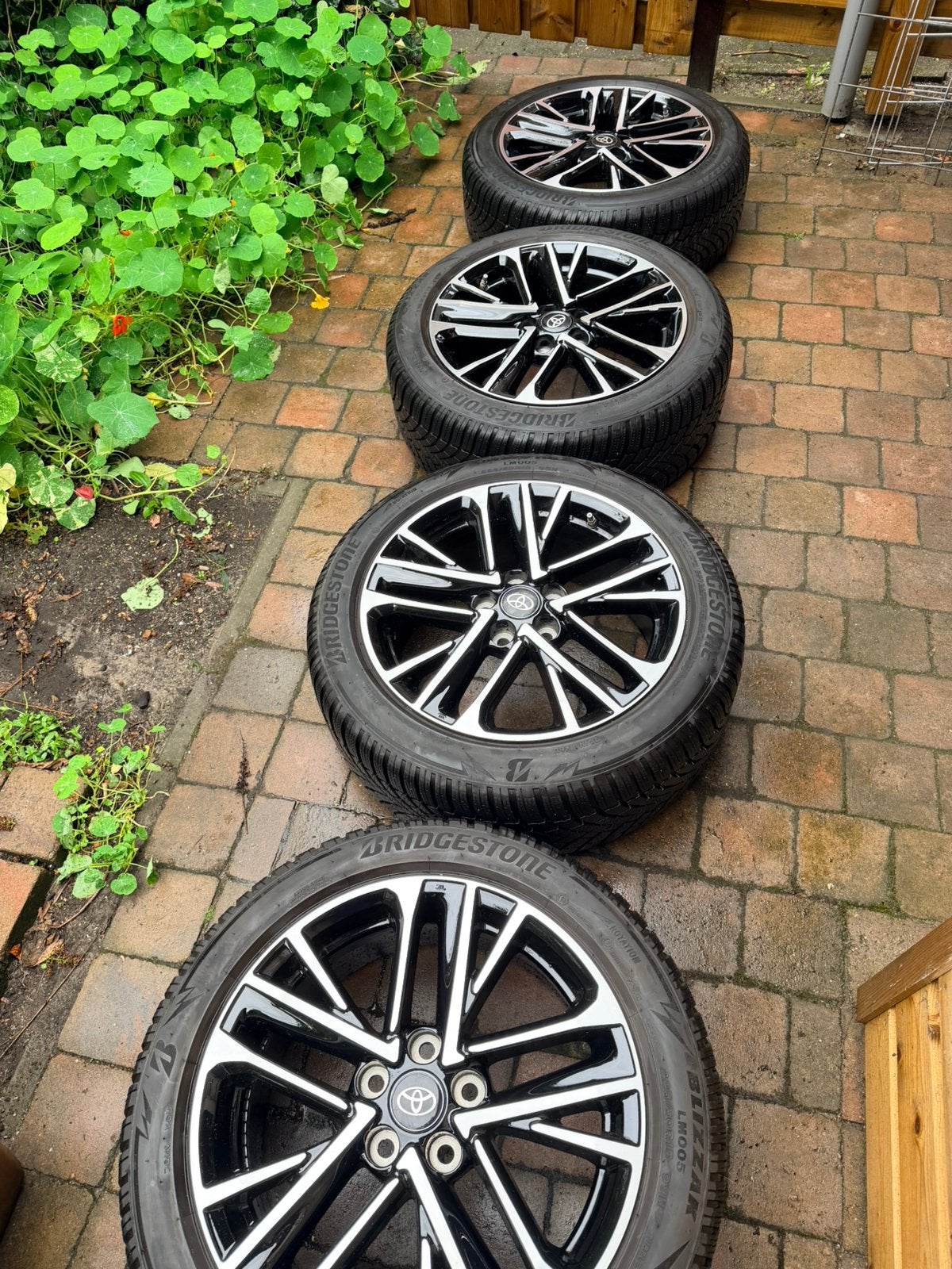 Winterbanden Toyota Corolla Cross 18 inch 225/50, Ophalen, 18 inch, Gebruikt, Banden en Velgen