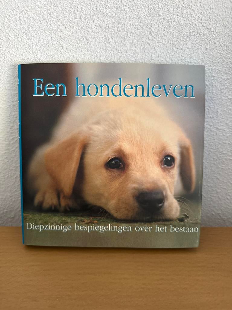 Een hondenleven: Diepzinnige bespiegelingen over het bestaan, Boeken, Ophalen of Verzenden, Zo goed als nieuw, Honden