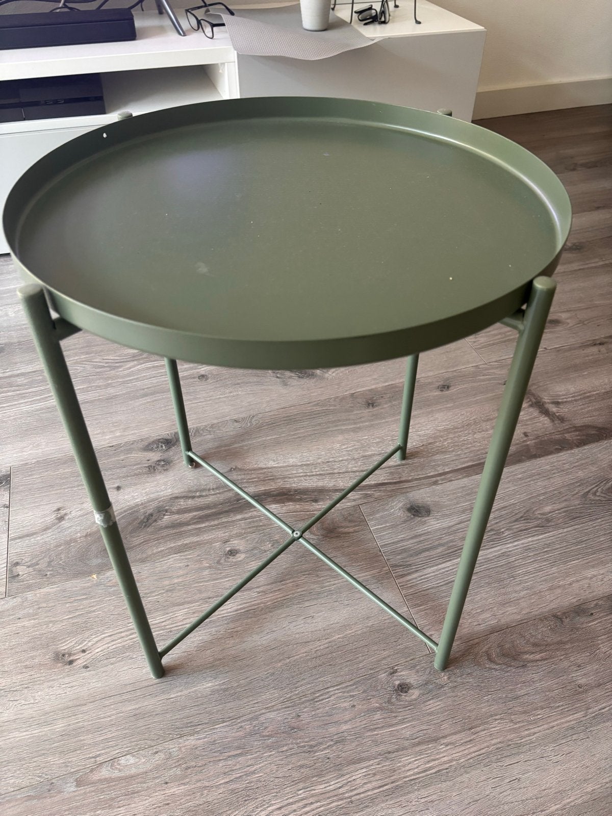 IKEA GLADOM Salontafel/Bijzettafel met Dienblad - Groen, Minder dan 55 cm, Metaal of Aluminium, Rond, Zo goed als nieuw