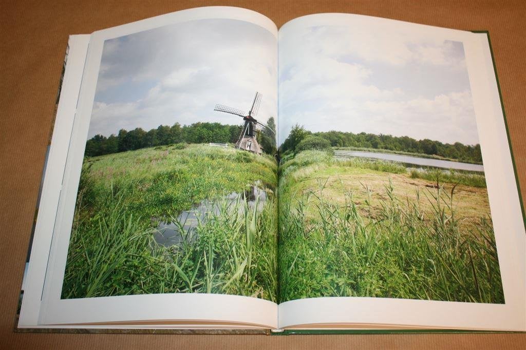 Weerribben-Wieden. Nationaal park in Noordwest-Overijssel., Ophalen of Verzenden, Zo goed als nieuw