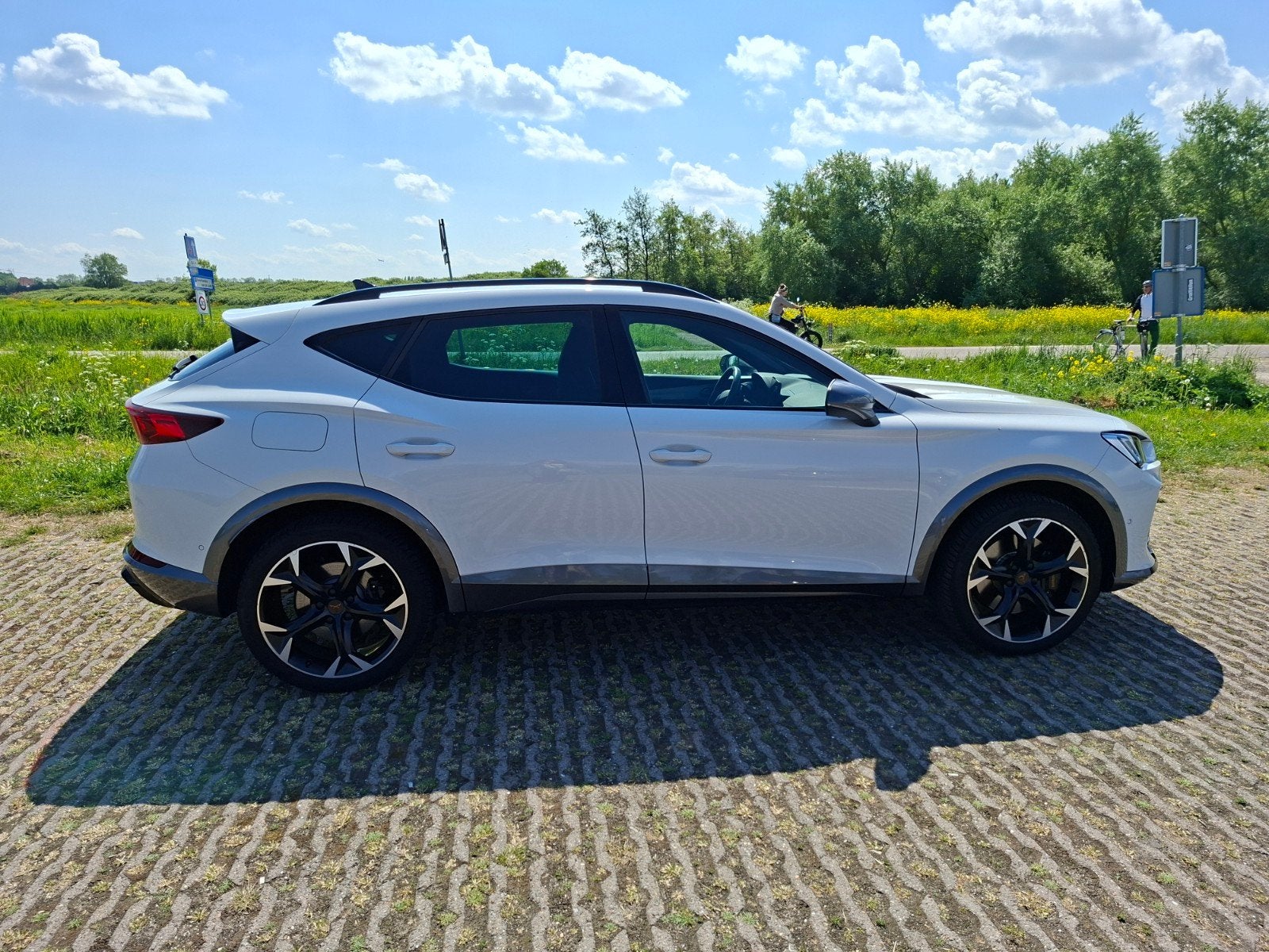 Cupra Formentor vz 1.4 E-hybrid 245pk Dsg-6 2023 Wit, Auto's, Cupra, 4 cilinders, Formentor, Stuurwielverwarming, Leder en Stof