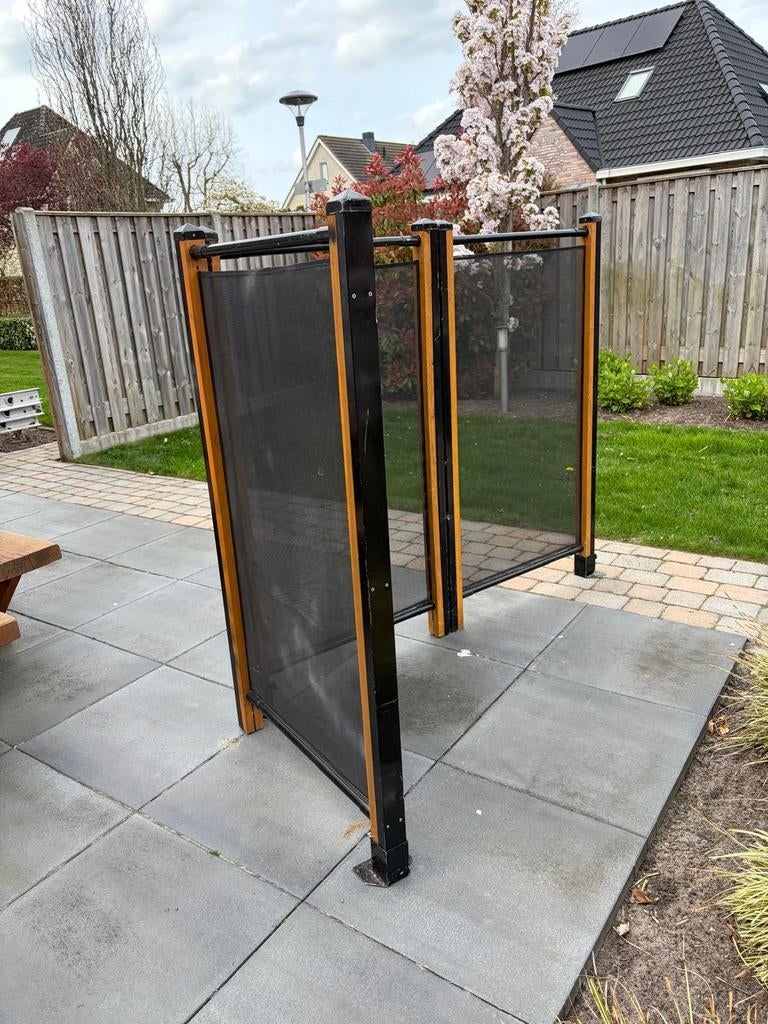 Tuinscherm windscherm zwart met houten palen, Ophalen of Verzenden, Hout, 200 cm of meer, 150 tot 200 cm