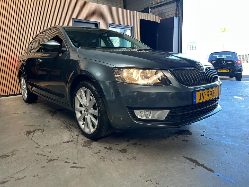 Skoda Octavia 1.0 TSI Greentech Ambition Business Automaat|N, Auto's, Skoda, Stof, Gebruikt, 49 €/maand, Origineel Nederlands
