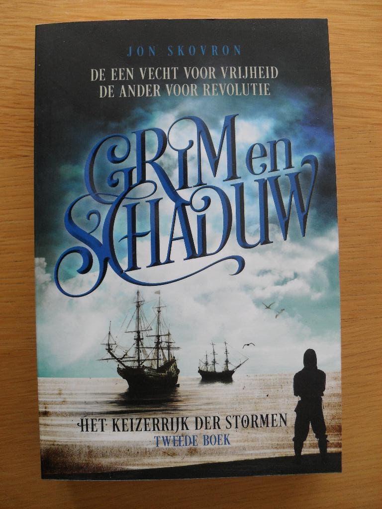 Het Keizerrijk der Stormen boek 2 Grim en Schaduw Skovron, Boeken, Ophalen of Verzenden, Gelezen
