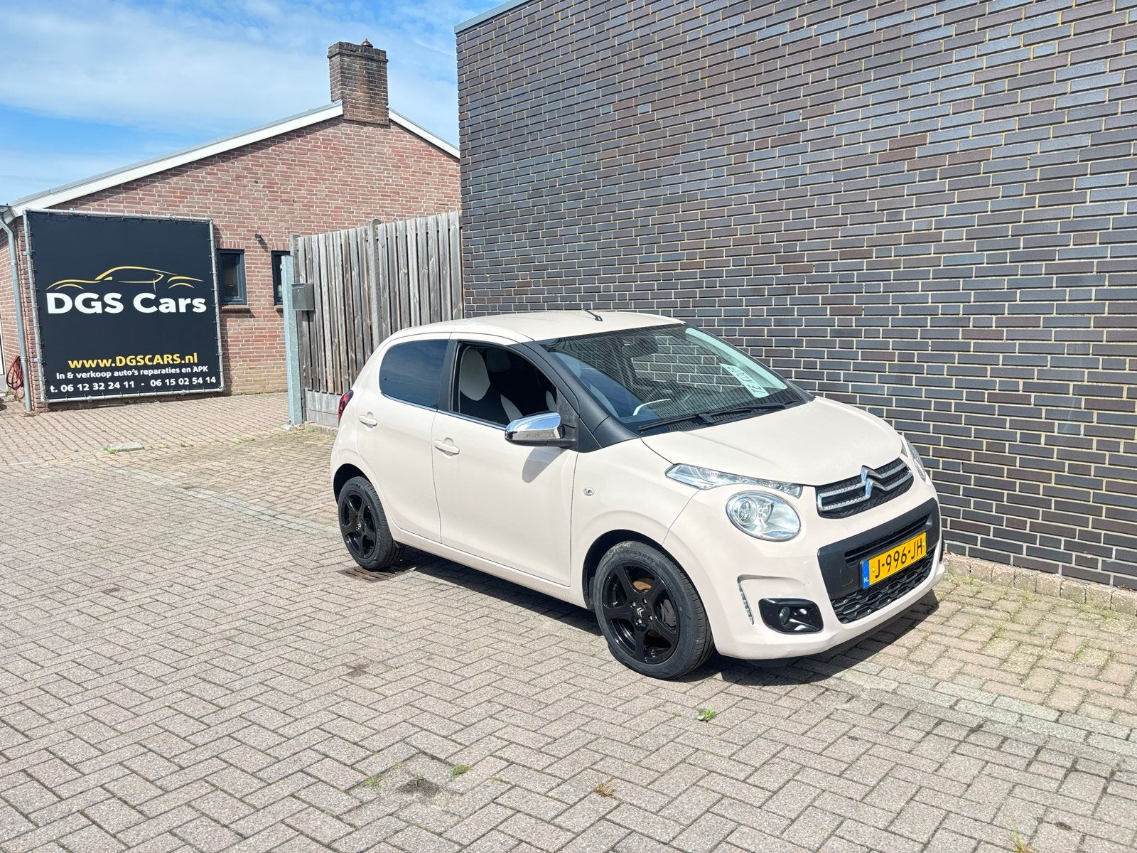 Citroën C1 1.0 VTi 72PK 5D 2020 Airco pdc  zeer luxe, Stof, Bruin, 4 stoelen, C1
