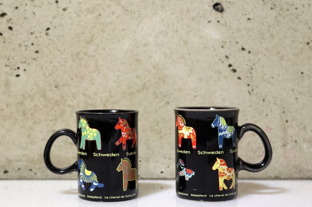 2 Espresso mokken - Dala paarden - Allan Flink - Zweden, Ophalen of Verzenden, Zo goed als nieuw, Overige stijlen, Kop(pen) en/of Schotel(s)