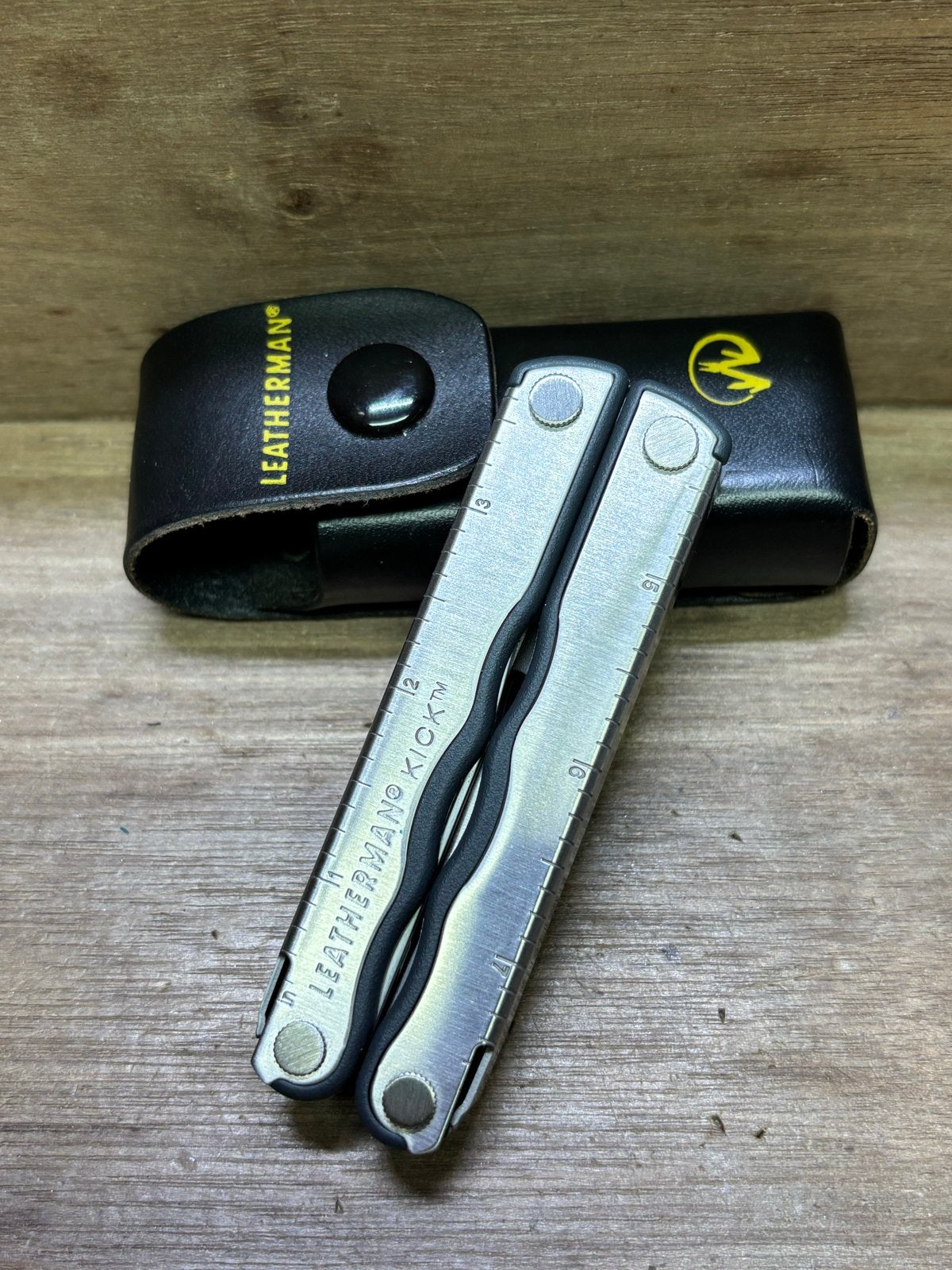 Leatherman Kick multitool met leren hoes - Nieuw, Ophalen of Verzenden, Nieuw