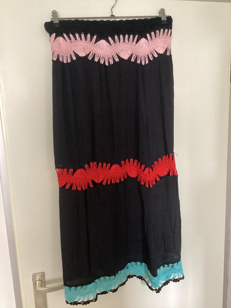 Hippie rok zwarte basis tussenstukken gehaakt m38/40, Kleding | Dames, Rokken, Maat 38/40 (M), Zwart, Ophalen of Verzenden, Zo goed als nieuw