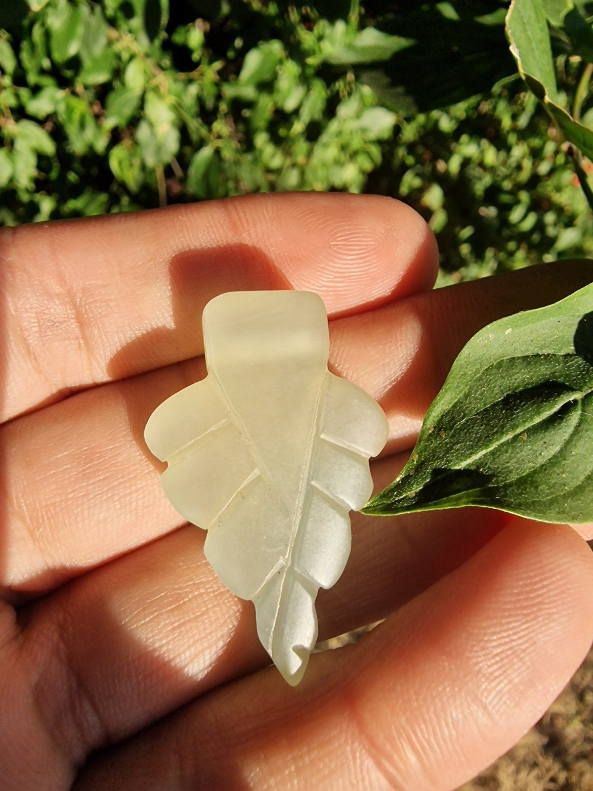 Jade blad hanger N819 - 10g, 38x23x9mm, Sieraden, Tassen en Uiterlijk, Edelstenen, Onbekend, Nieuw, Ophalen of Verzenden, Onbekend