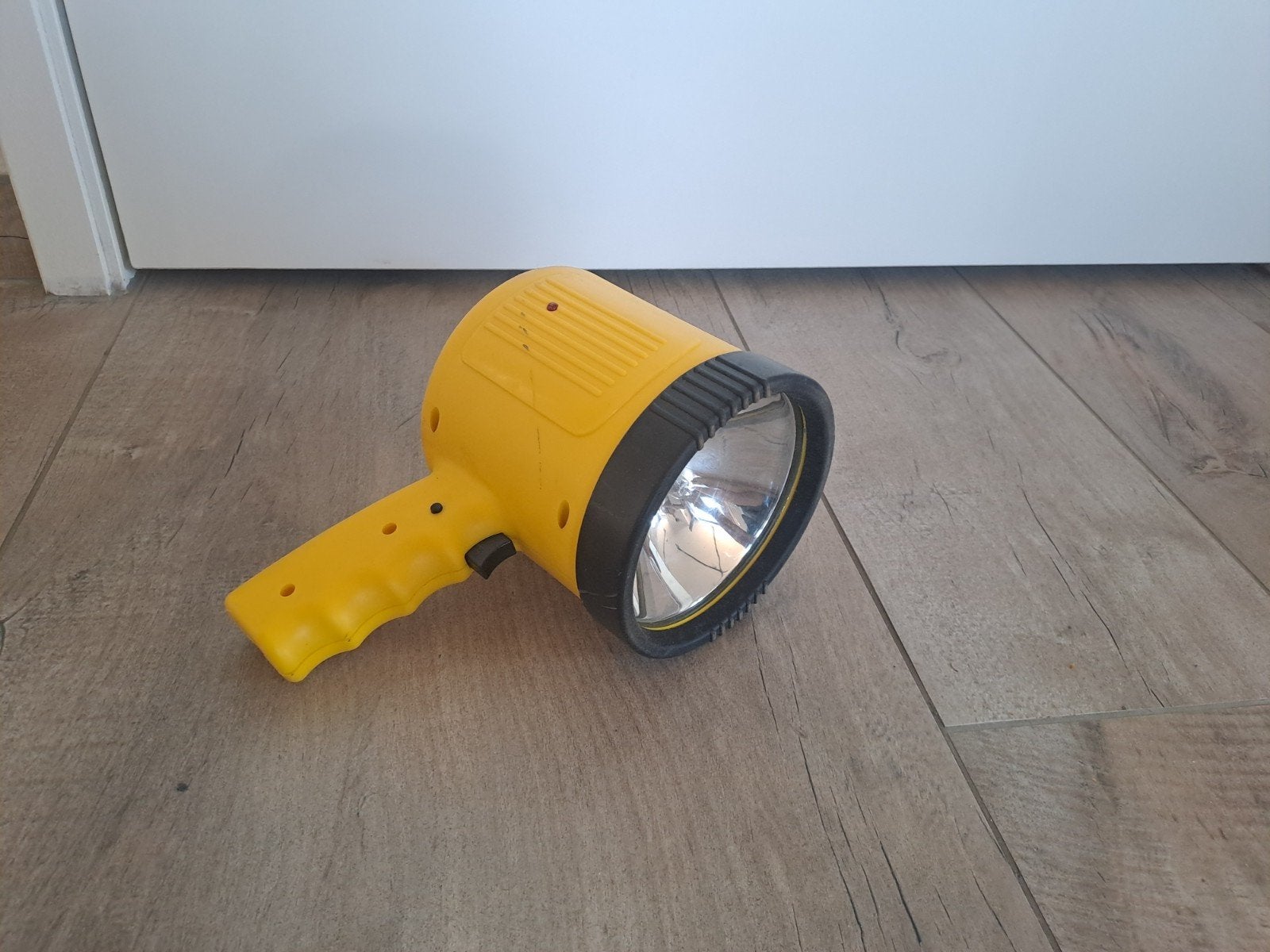 Handy Work Oplaadbare Zaklamp - Geel, Ophalen of Verzenden