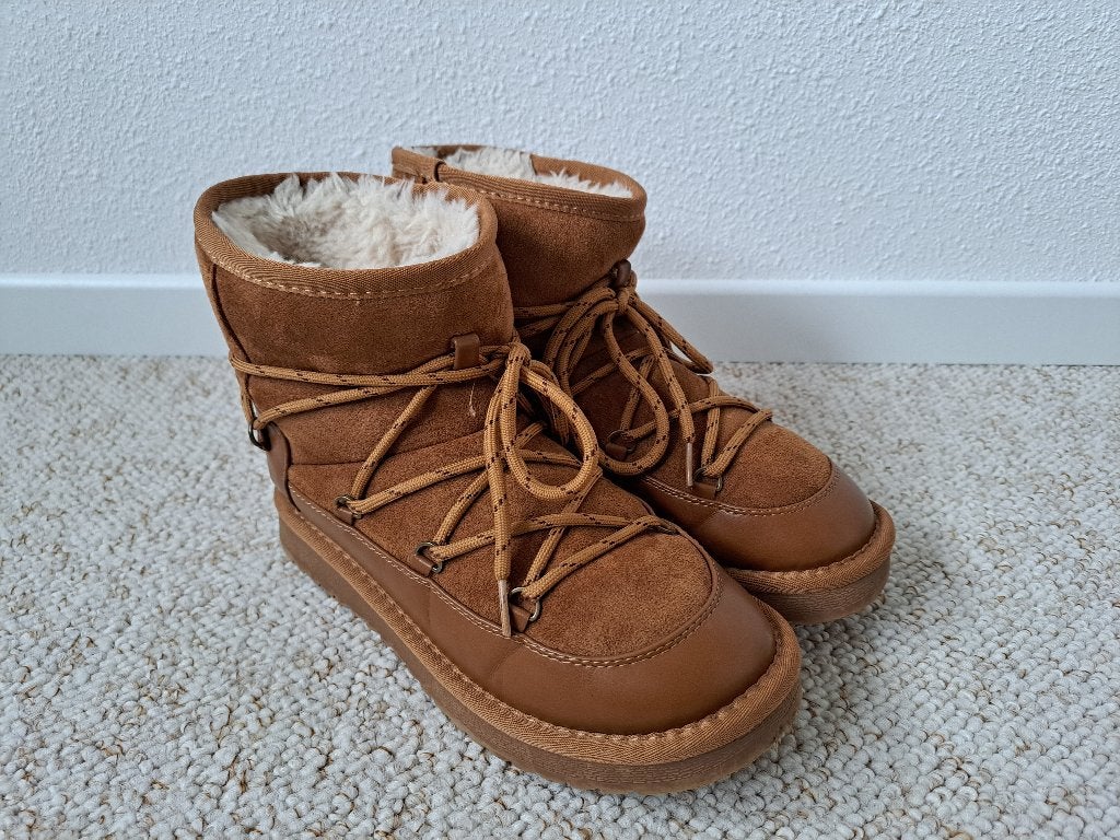 Bruine uggs achtige schoenen maat 36, Bruin, Lage of Enkellaarzen, Ophalen of Verzenden, Zo goed als nieuw
